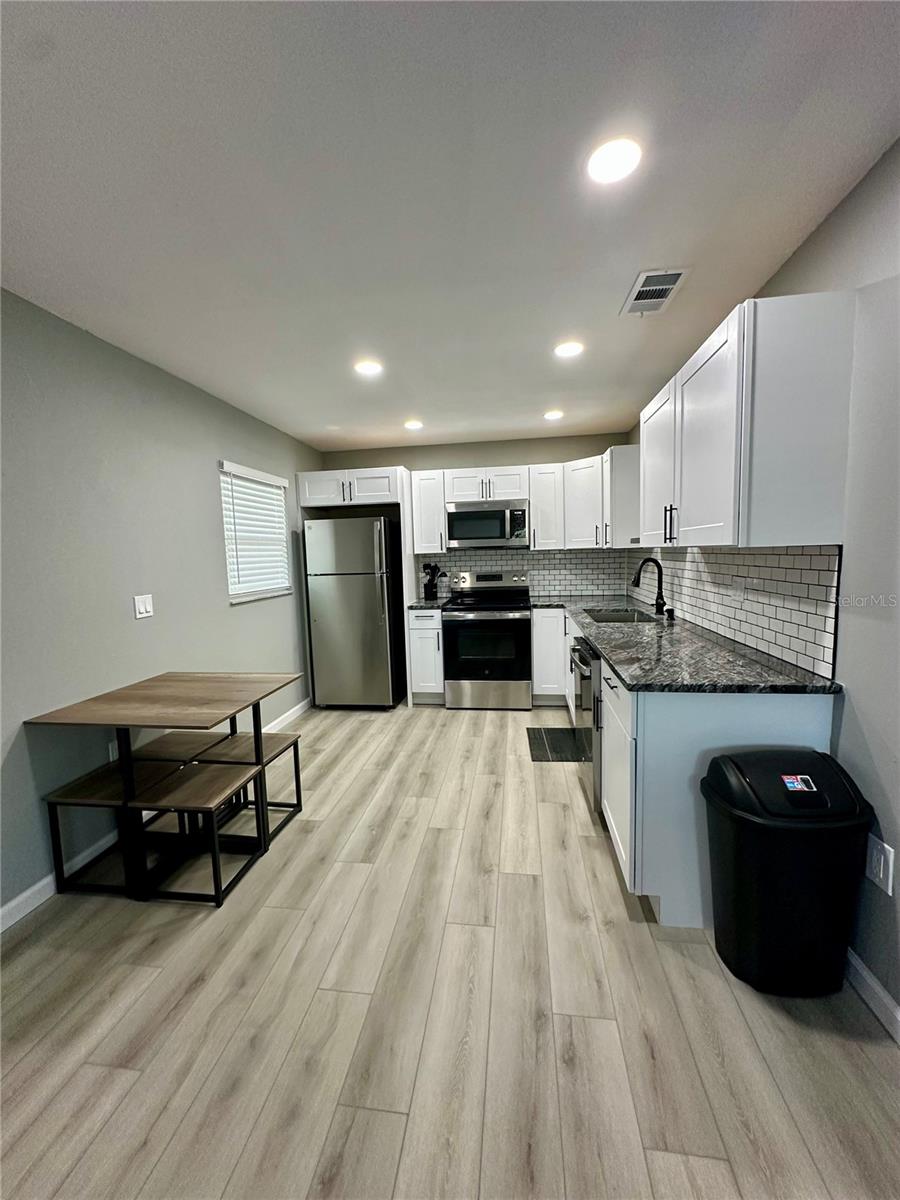 12th image of 460 E Base Ave #129, Venice, FL 34285 | MLS# N6145280