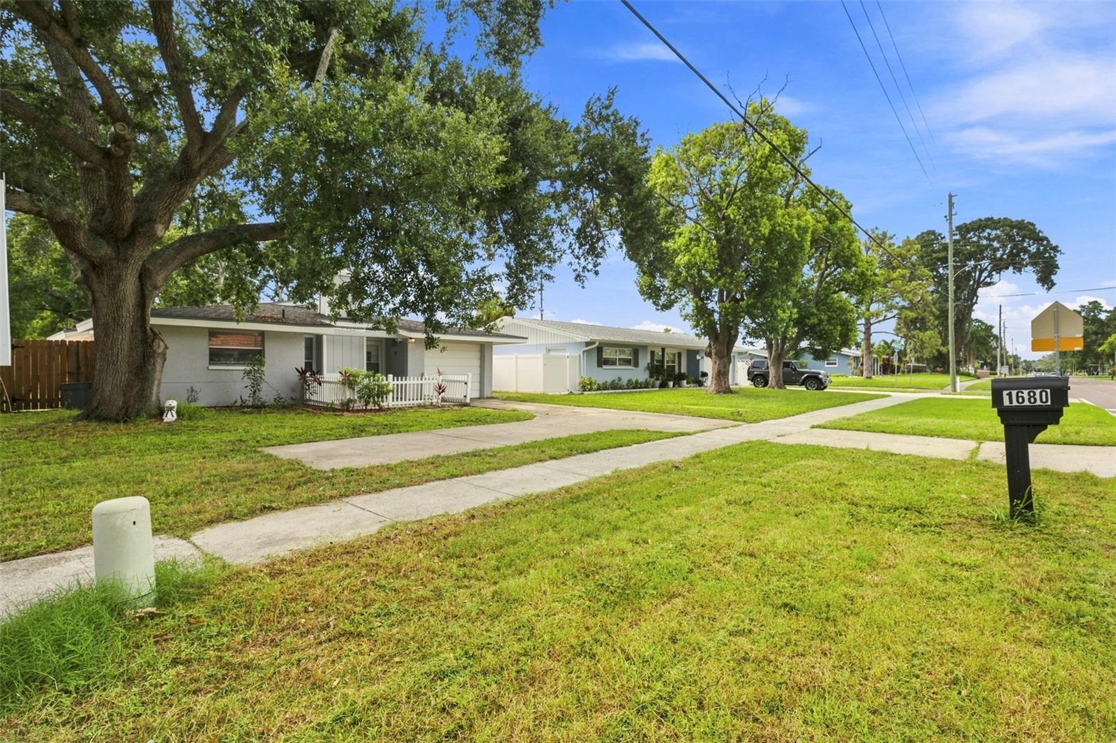 4th image of 1680 Pinehurst Rd, Dunedin, FL 34698 | MLS# TB8536789