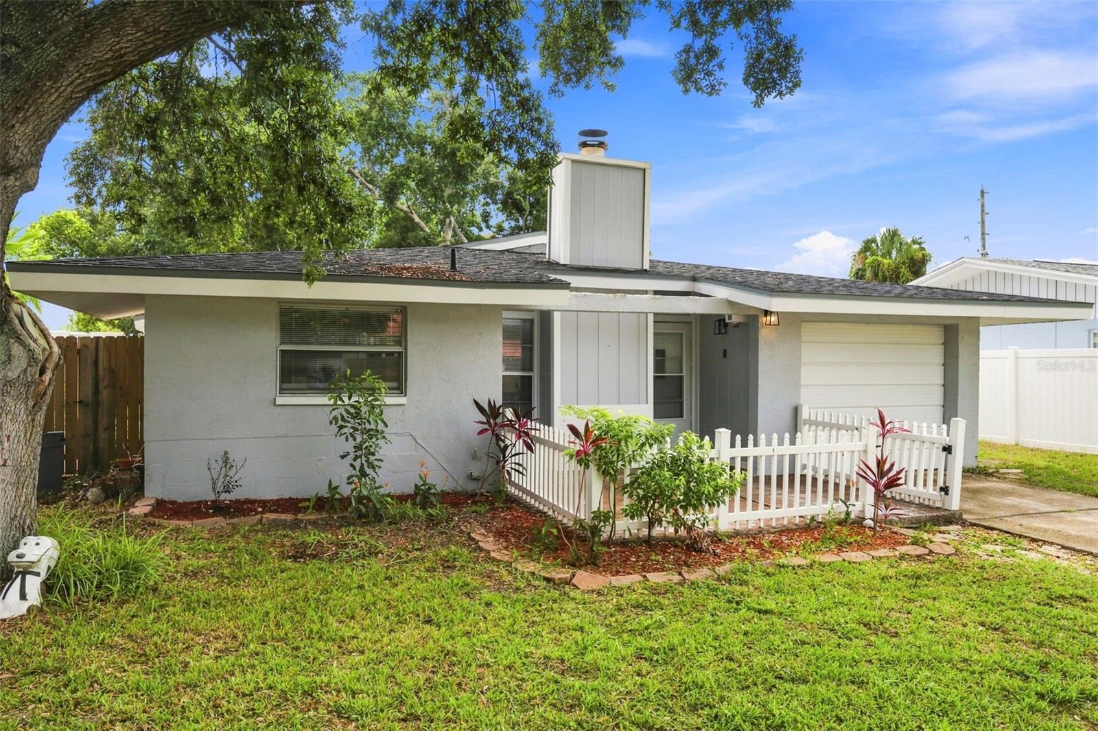 3rd image of 1680 Pinehurst Rd, Dunedin, FL 34698 | MLS# TB8536789