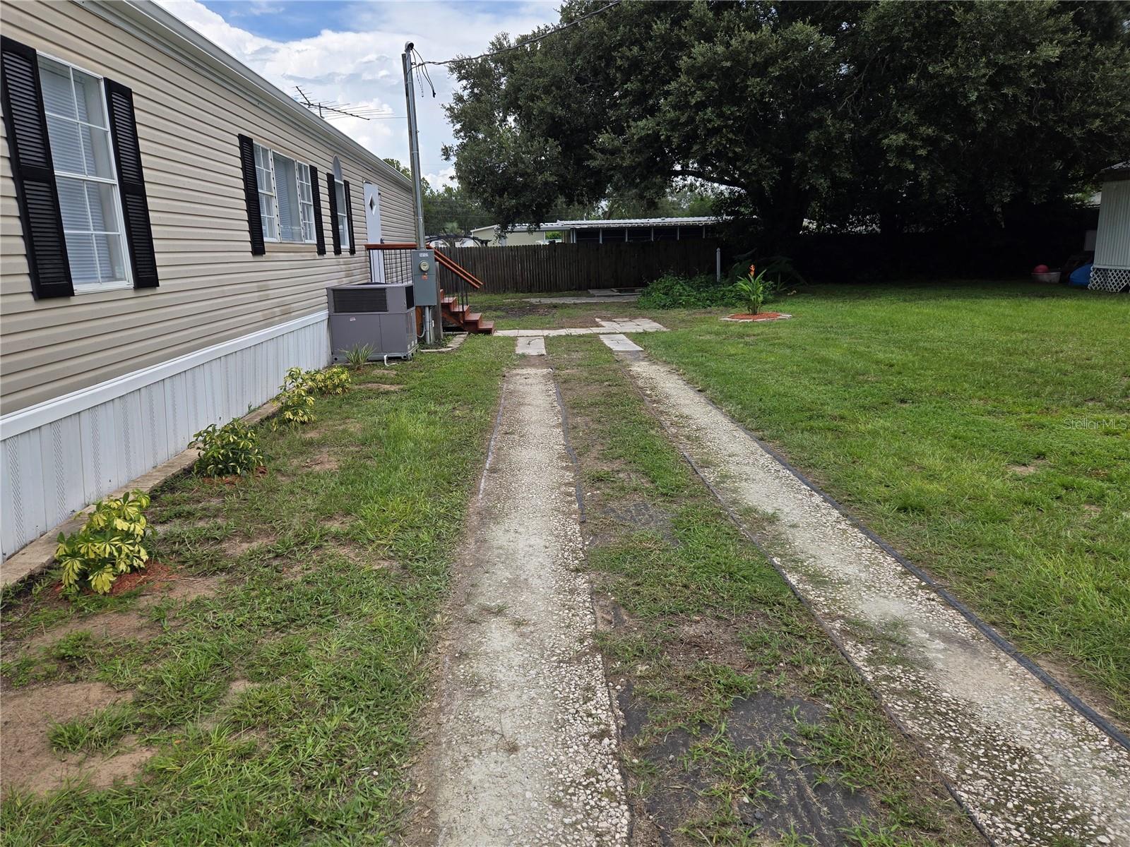 3rd image of 16127 Narrow St, Brooksville, FL 34604 | MLS# W7888392