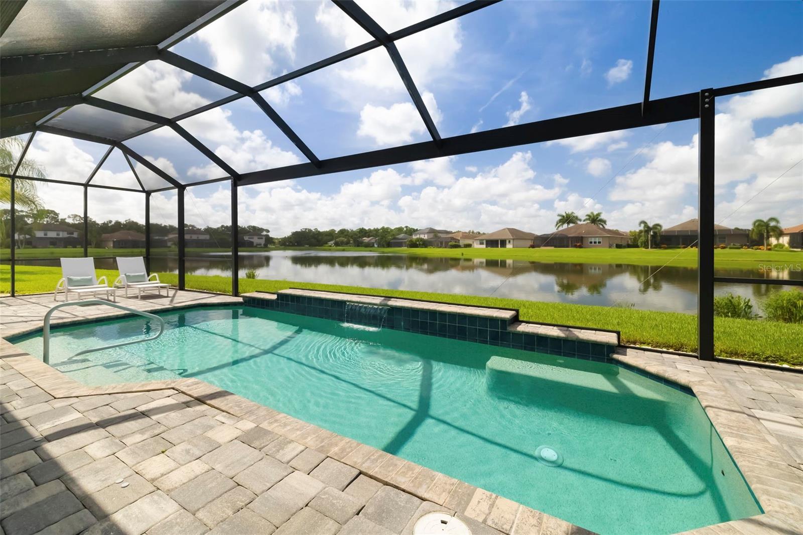 3rd image of 332 Chantilly Trl, Bradenton, FL 34212 | MLS# A4702445