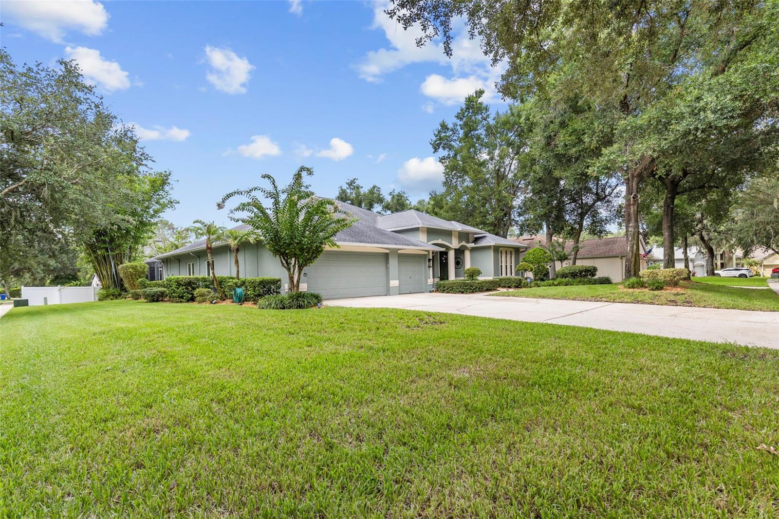 3rd image of 28 Camelot Ridge Dr, Brandon, FL 33511 | MLS# TB8537290