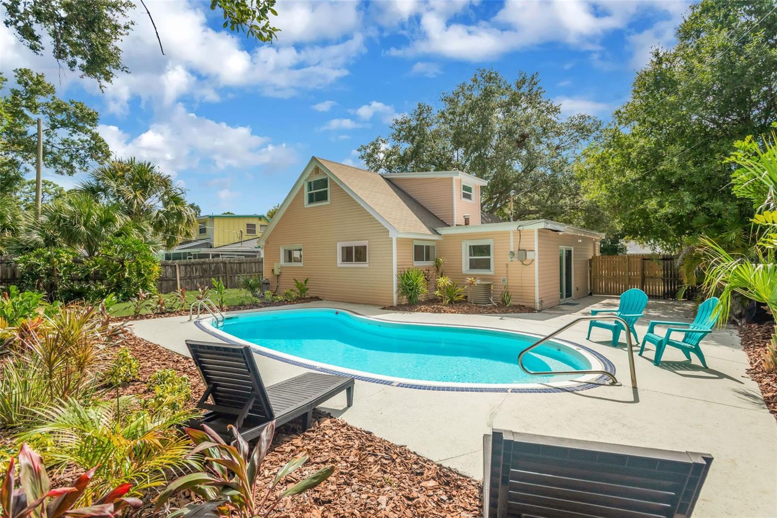 4th image of 15065 Newport Rd, Clearwater, FL 33764 | MLS# TB8537674
