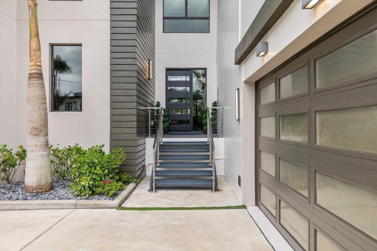 3rd image of 5131 W Neptune Wy, Tampa, FL 33609 | MLS# TB8537958