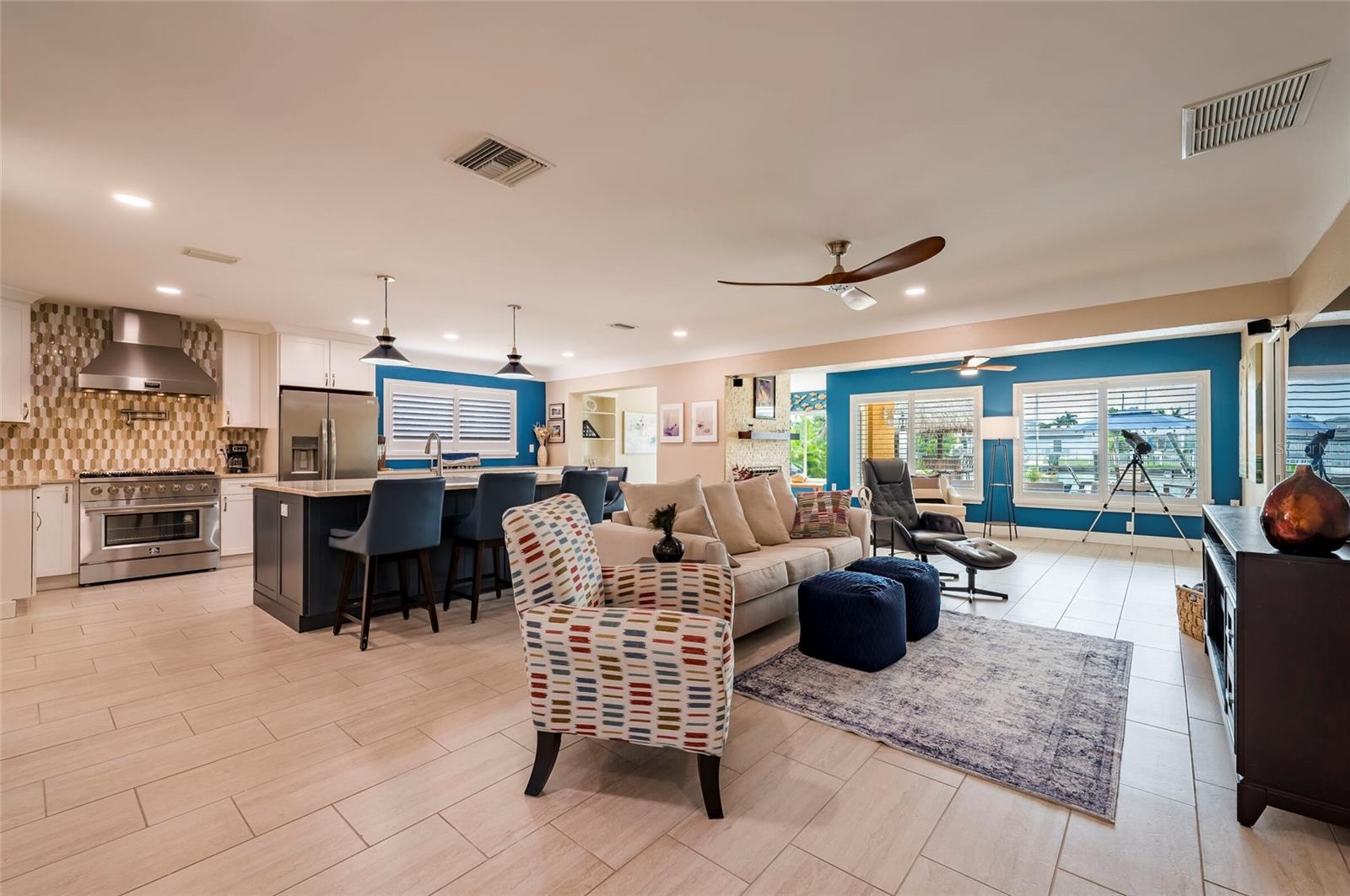 4th image of 541 Crystal Dr, Madeira Beach, FL 33708 | MLS# W7888502