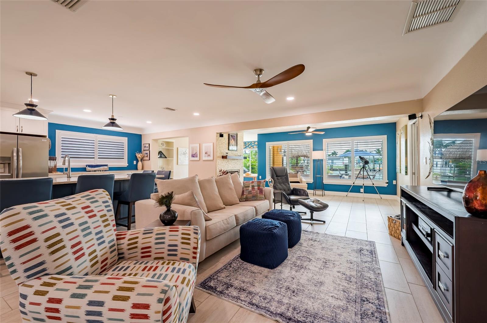 5th image of 541 Crystal Dr, Madeira Beach, FL 33708 | MLS# W7888502