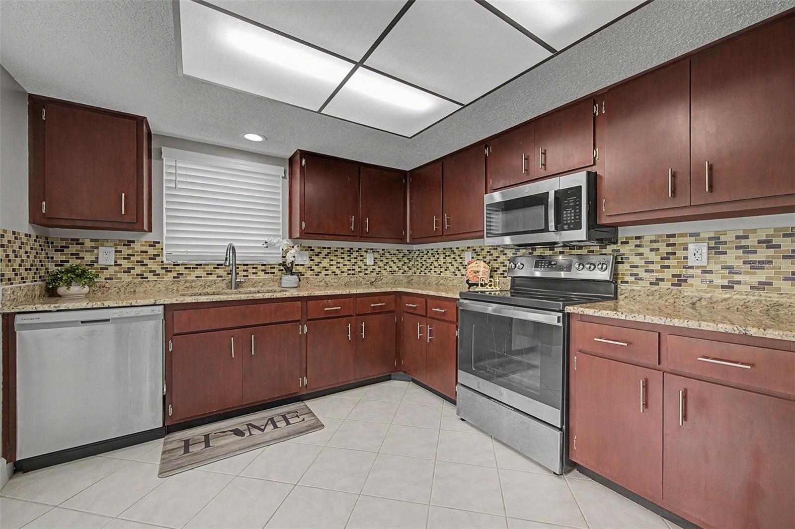 3rd image of 7800 Fairlawn Dr, Hudson, FL 34667 | MLS# TB8538031