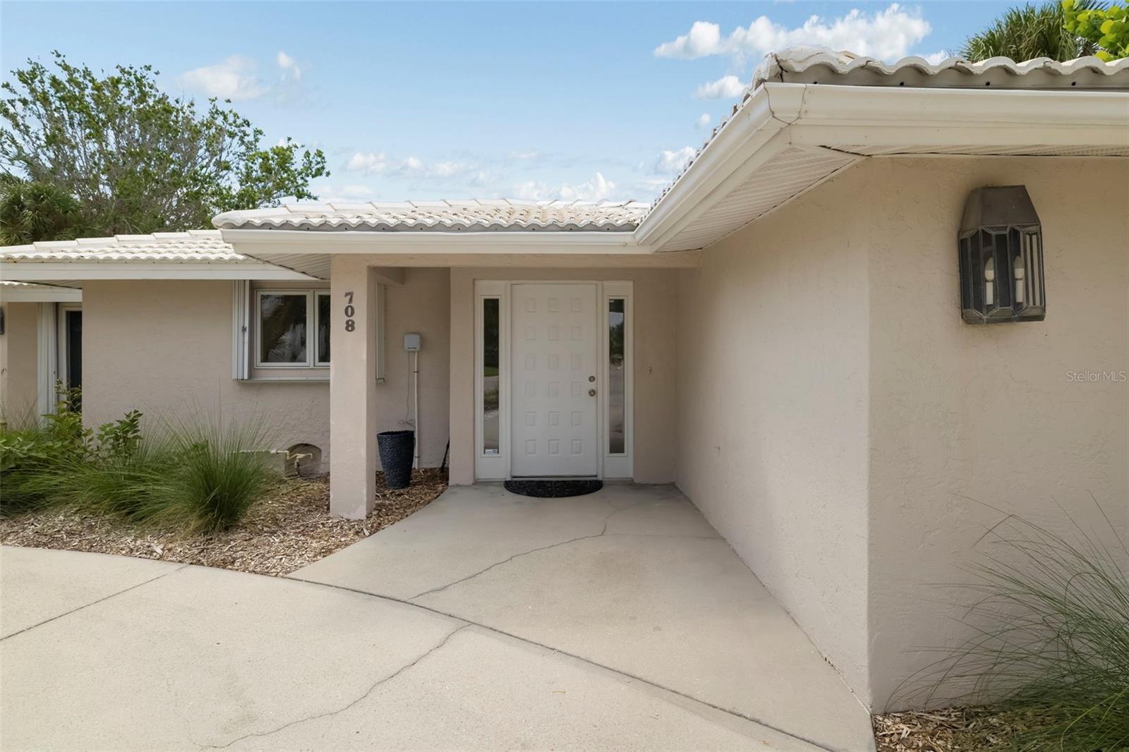 2nd image of 708 Garfield Dr, Sarasota, FL 34236 | MLS# A4702849