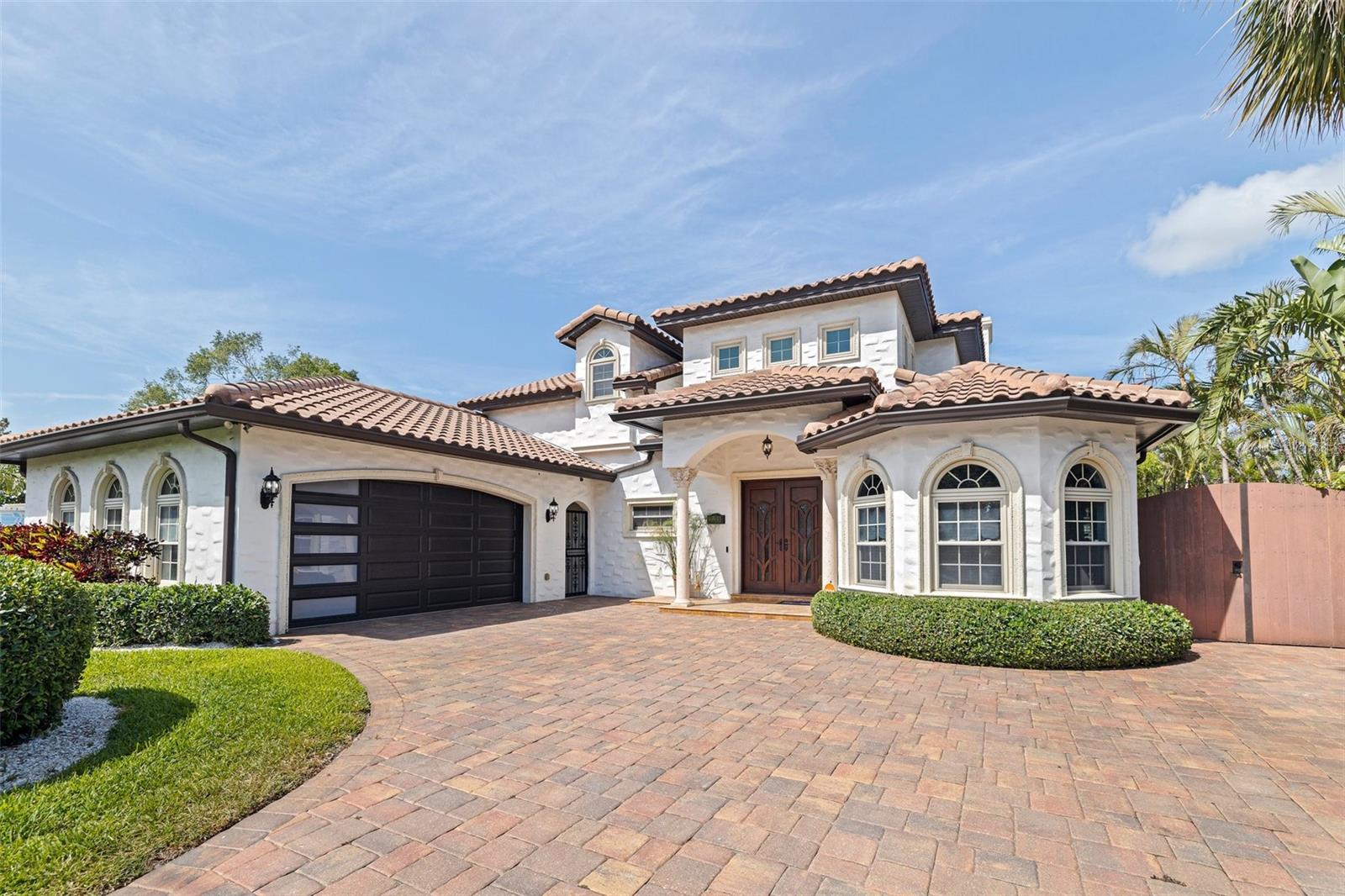 Photo 1 of Single family home for sale at 3931 Pompano Dr Se, Saint Petersburg, FL 33705 | MLS# TB8538980 | Listing updated on 2026-09-02