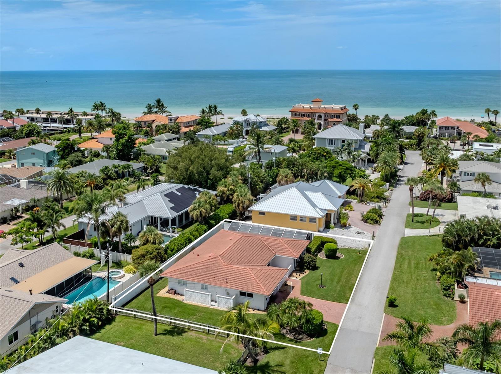 3rd image of 12 Gulf Manor Dr, Venice, FL 34285 | MLS# N6145381