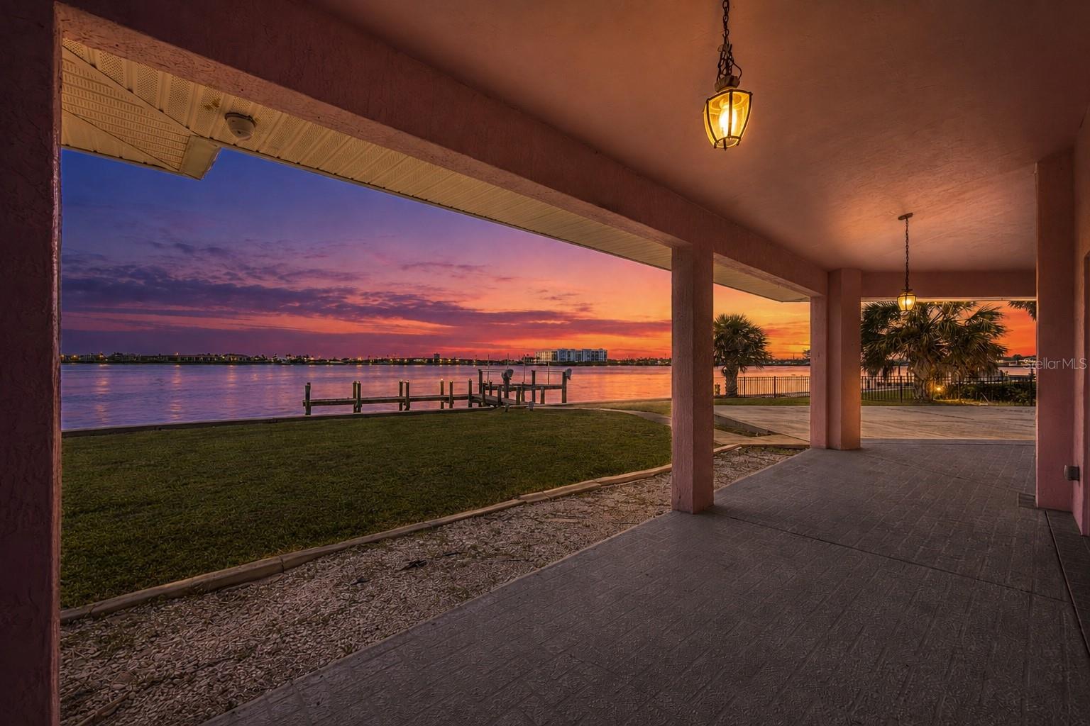 2nd image of 1468 Lemon Bay Dr, Englewood, FL 34223 | MLS# D6148442