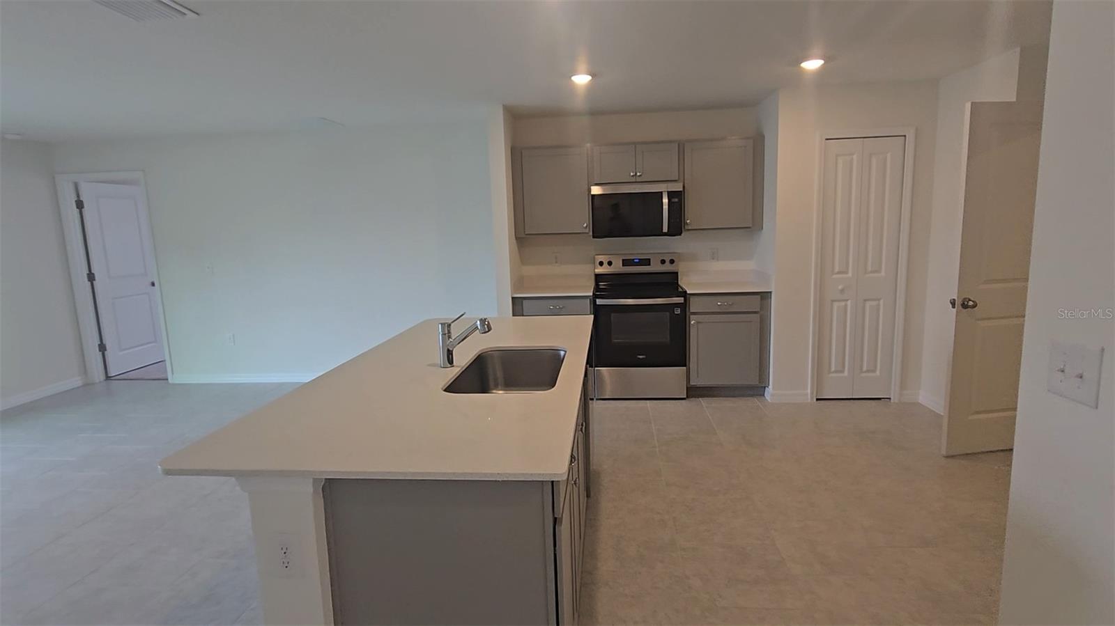 Photo 2 of Single family home for sale at 541 Lakeview Ct, Kissimmee, FL 34759 | MLS# C7529677 | Listing updated on 2026-09-01