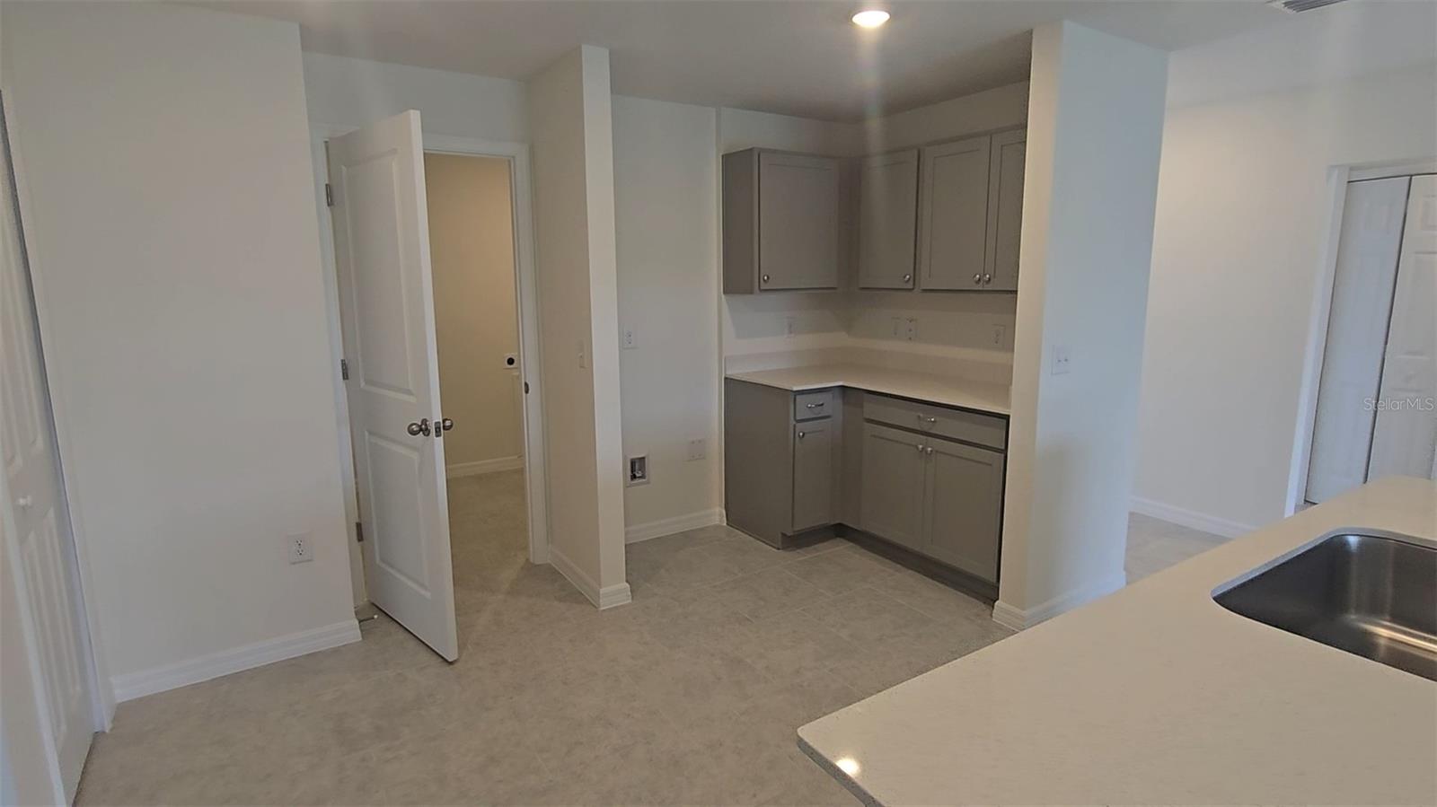 Photo 5 of Single family home for sale at 541 Lakeview Ct, Kissimmee, FL 34759 | MLS# C7529677 | Listing updated on 2026-09-01