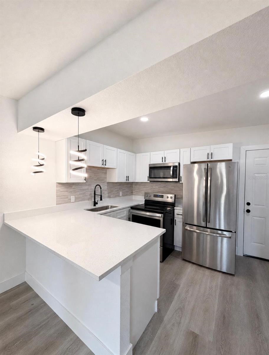 3rd image of 101 Club Rd, Sanford, FL 32771 | MLS# O6434478