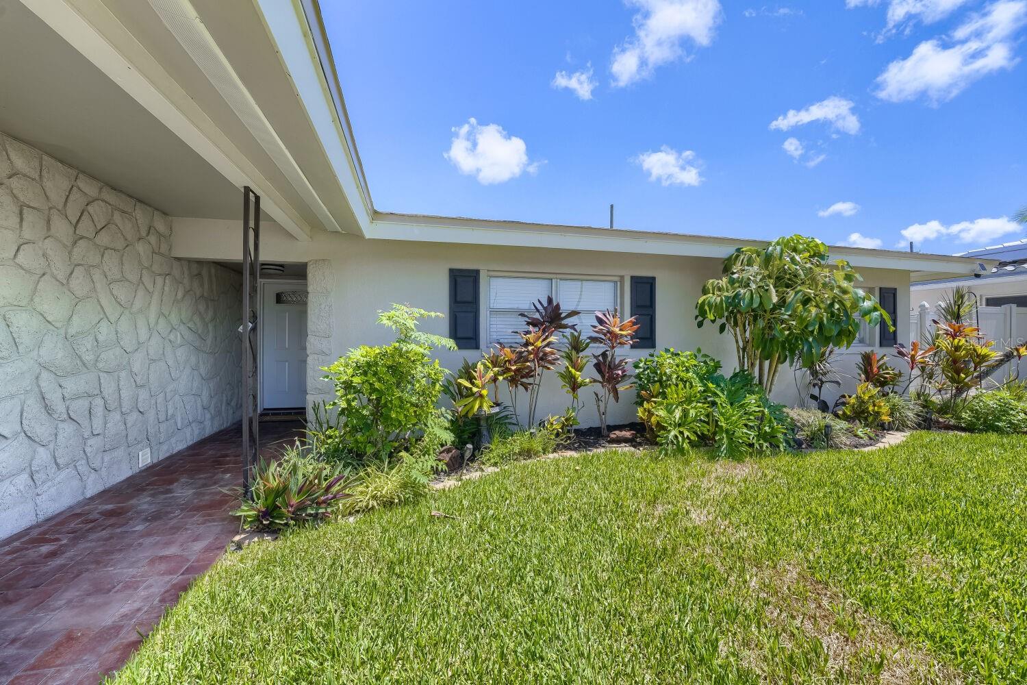 2nd image of 13931 Dominica Dr, Seminole, FL 33776 | MLS# TB8540117