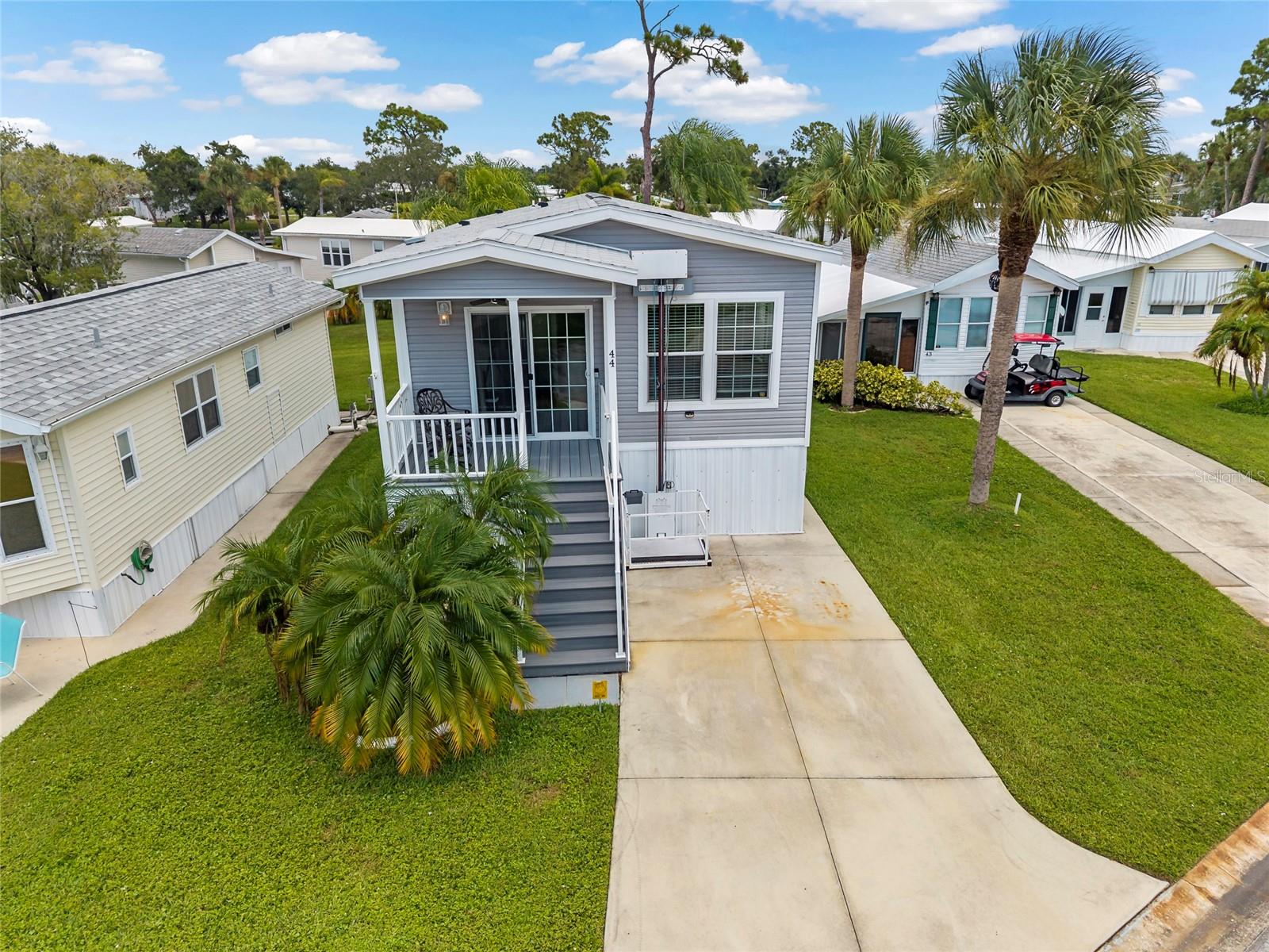 3rd image of 44 Crown Point Dr, Nokomis, FL 34275 | MLS# A4703398