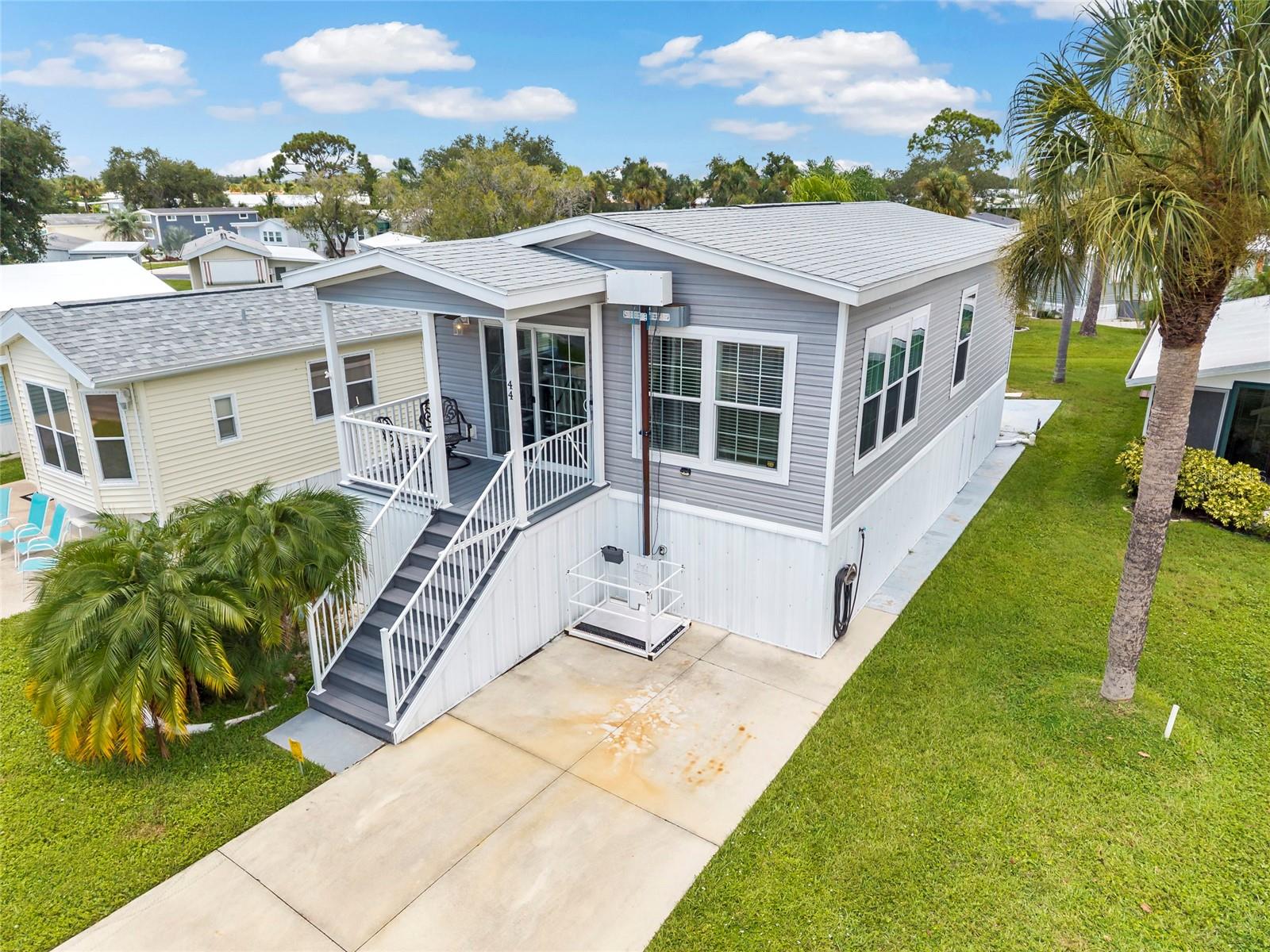 5th image of 44 Crown Point Dr, Nokomis, FL 34275 | MLS# A4703398