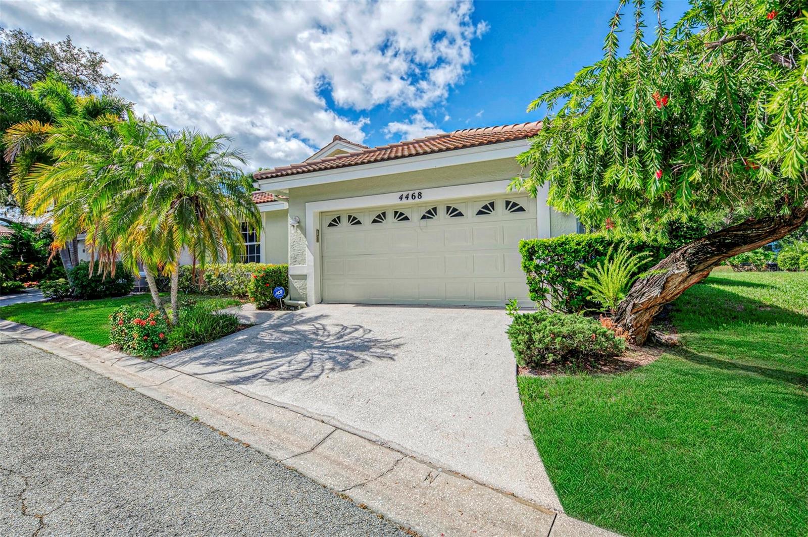 2nd image of 4468 Ascot Cir N, Sarasota, FL 34235 | MLS# A4703420