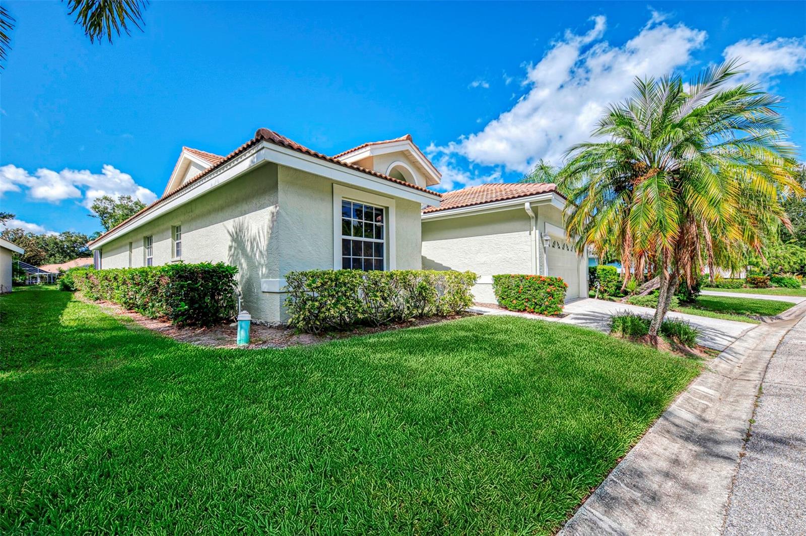 1st image of 4468 Ascot Cir N, Sarasota, FL 34235 | MLS# A4703420