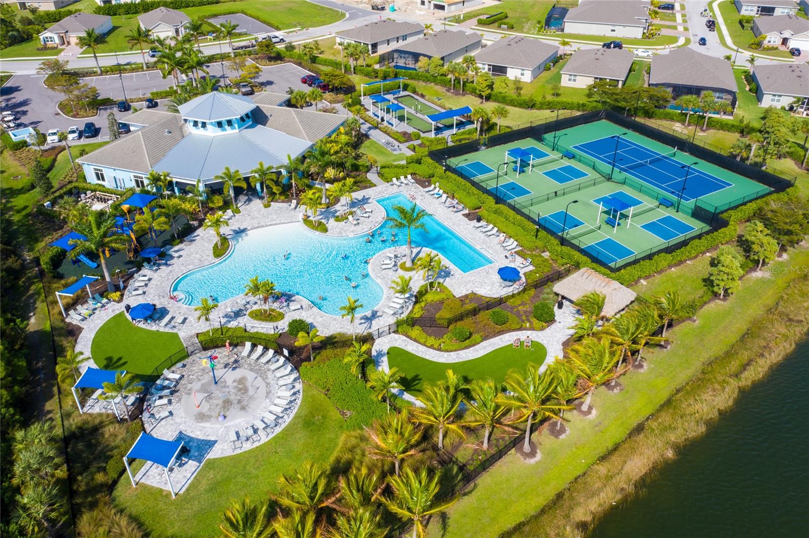 2nd image of 3286 Baravaldo Cir, Cape Coral, FL 33909 | MLS# A4703431
