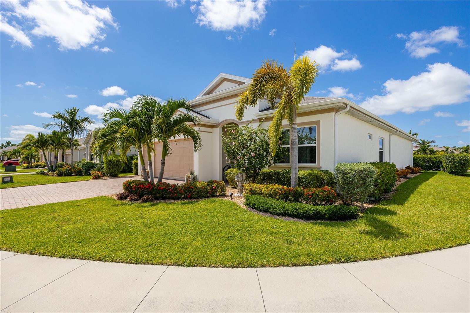 4th image of 3286 Baravaldo Cir, Cape Coral, FL 33909 | MLS# A4703431
