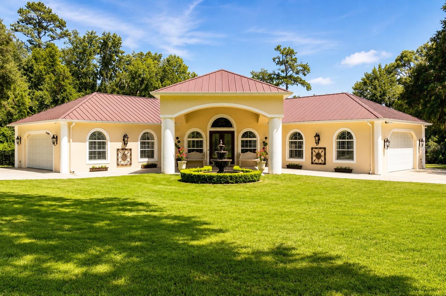 Photo 2 of Single family home for sale at 22259 Skyview Cir, Brooksville, FL 34602 | MLS# W7888730 | Listing updated on 2026-09-02