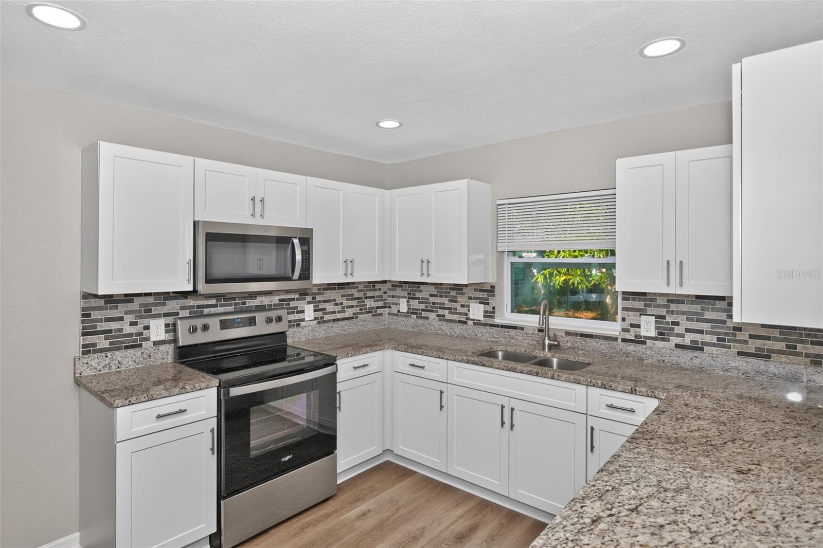 Photo 5 of Single family home for sale at 5131 Aragon Way S, Saint Petersburg, FL 33705 | MLS# A4703475 | Listing updated on 2026-09-02