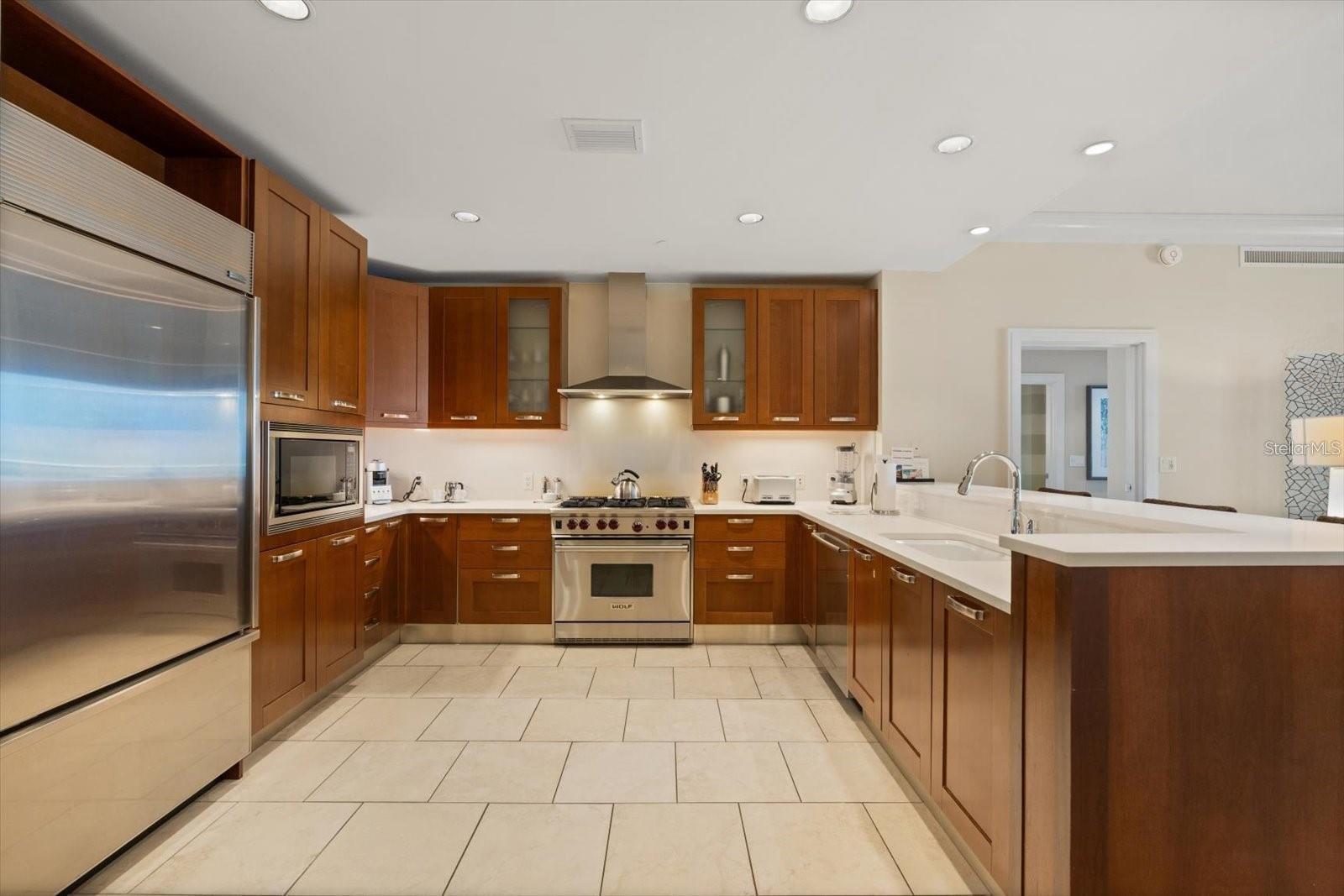5th image of 915 Seaside Dr #405, WEEKS 22-23, Sarasota, FL 34242 | MLS# A4703483