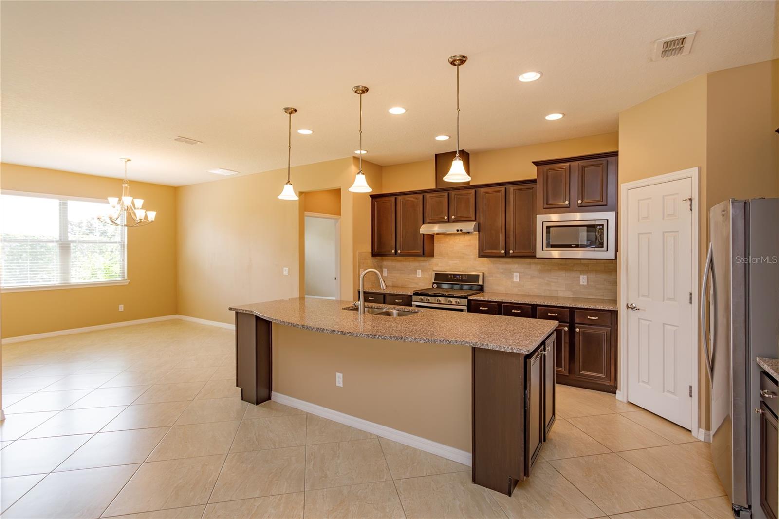 2nd image of 672 Cordoba Dr, Davenport, FL 33837 | MLS# O6435158