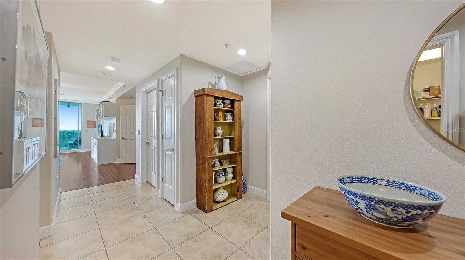 3rd image of 1771 Ringling Blvd #1008, Sarasota, FL 34236 | MLS# A4703563