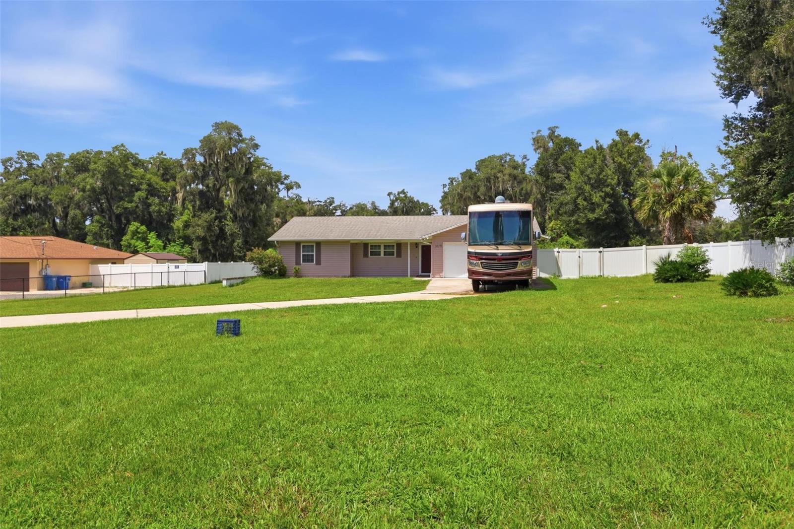 2nd image of 1679 W Euclid Ave, Deland, FL 32720 | MLS# V4950851