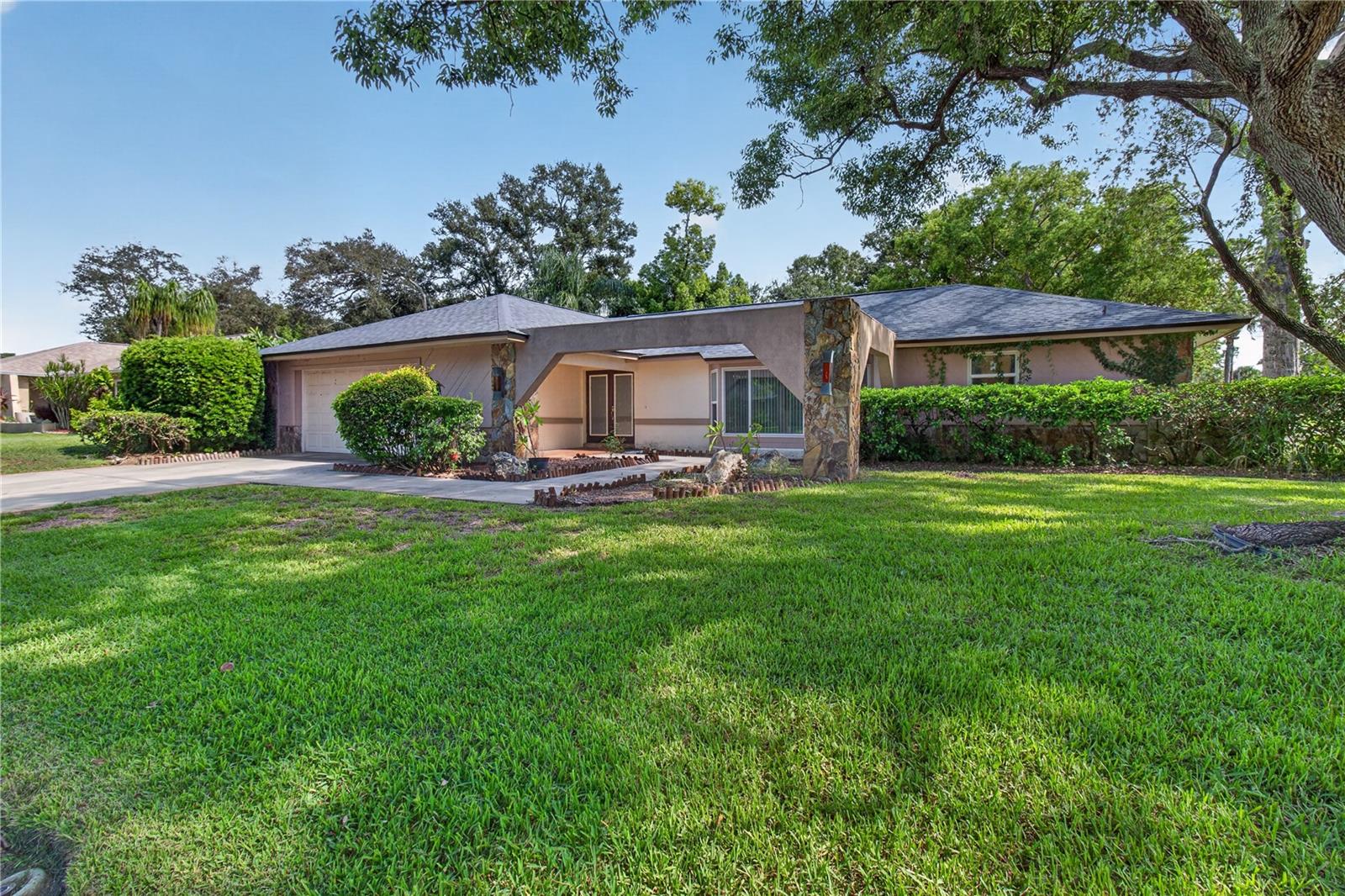 2nd image of 10 Linden Ln, Palm Harbor, FL 34683 | MLS# TB8540911