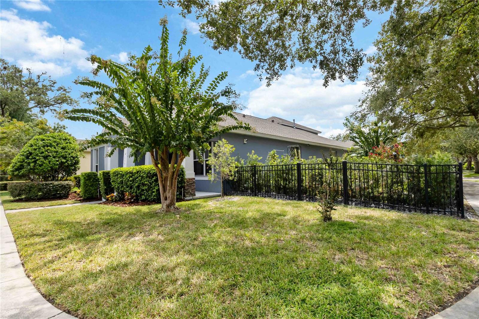Photo 3 of Single family home for sale at 880 Summer Oaks Rd, Winter Garden, FL 34787 | MLS# O6435353 | Listing updated on 2026-09-02