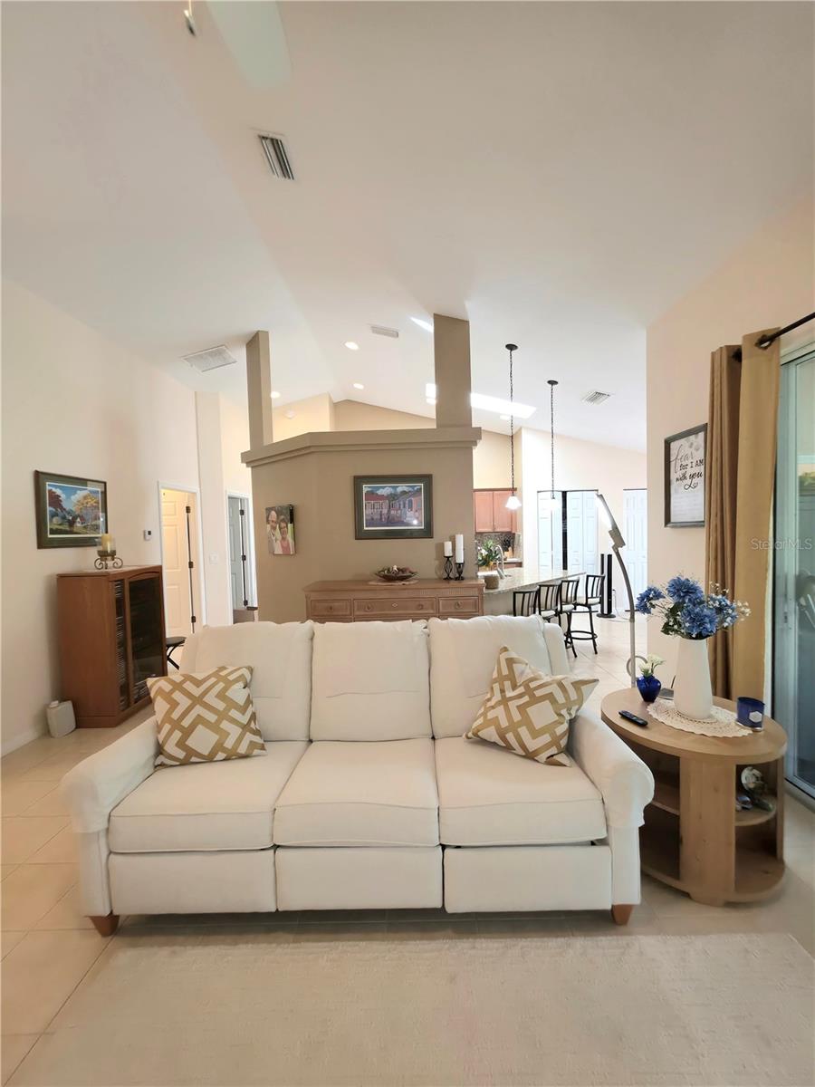 3rd image of 3910 Sw 103Rd Street Rd, Ocala, FL 34476 | MLS# OM730807