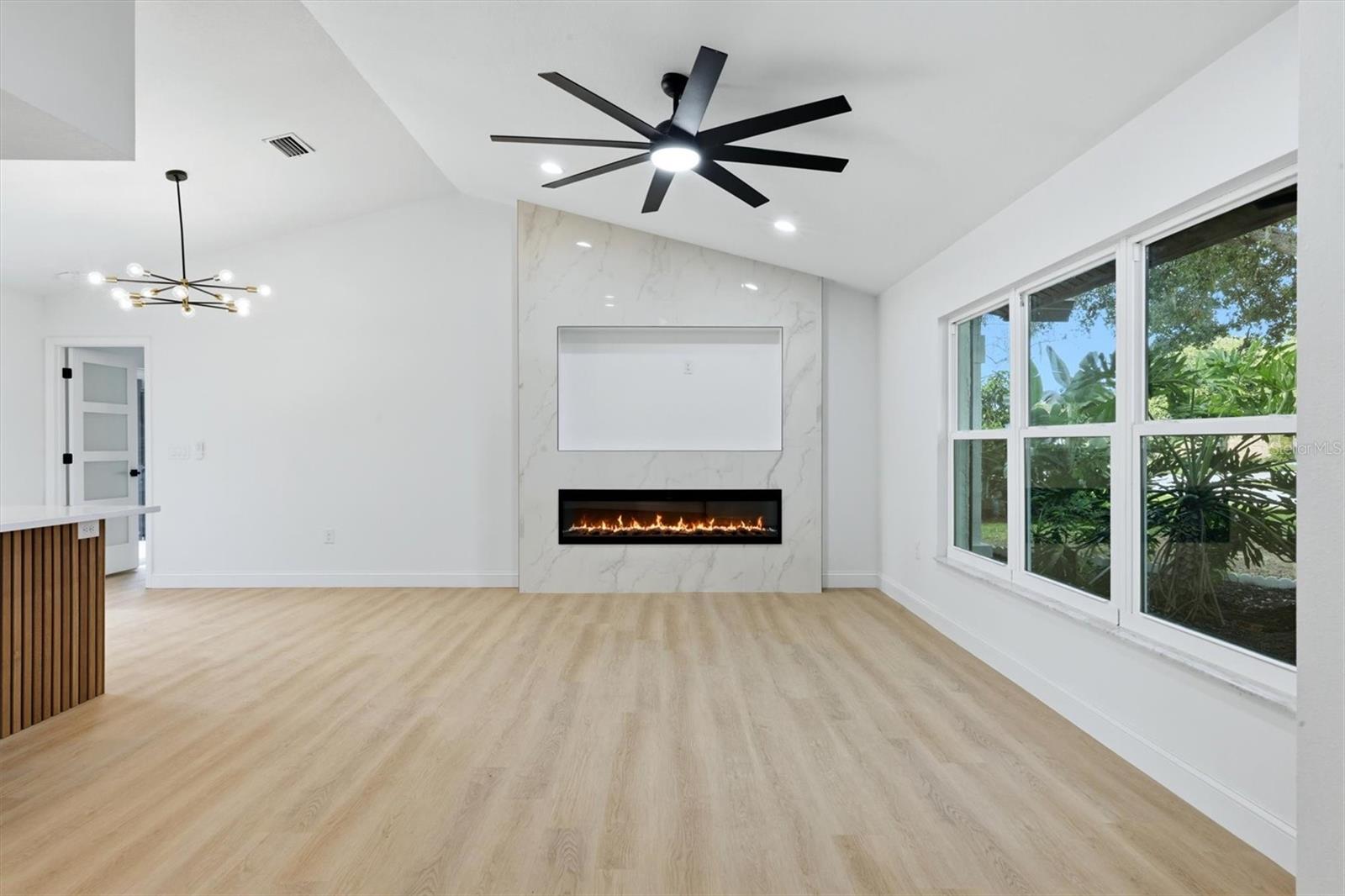 5th image of 6909 9Th Ct E, Sarasota, FL 34243 | MLS# N6145444