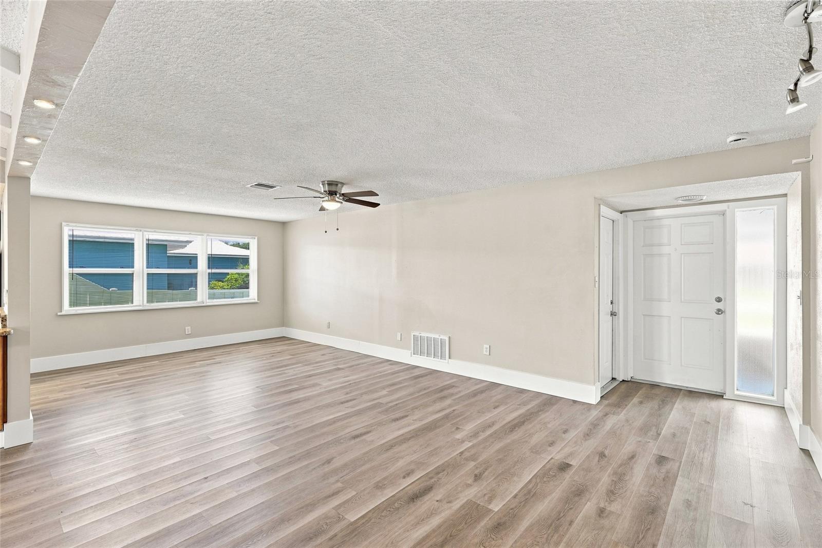 5th image of 13691 Serena Dr, Largo, FL 33774 | MLS# TB8541238
