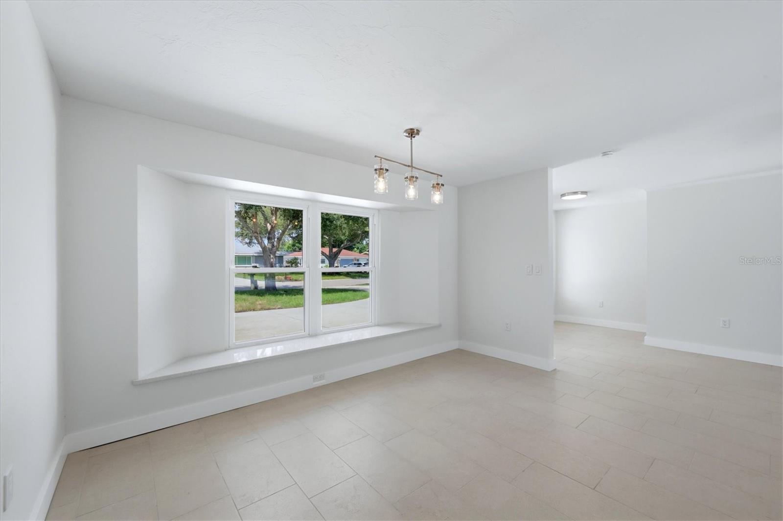5th image of 286 Mount Vernon Dr, Venice, FL 34293 | MLS# D6148509