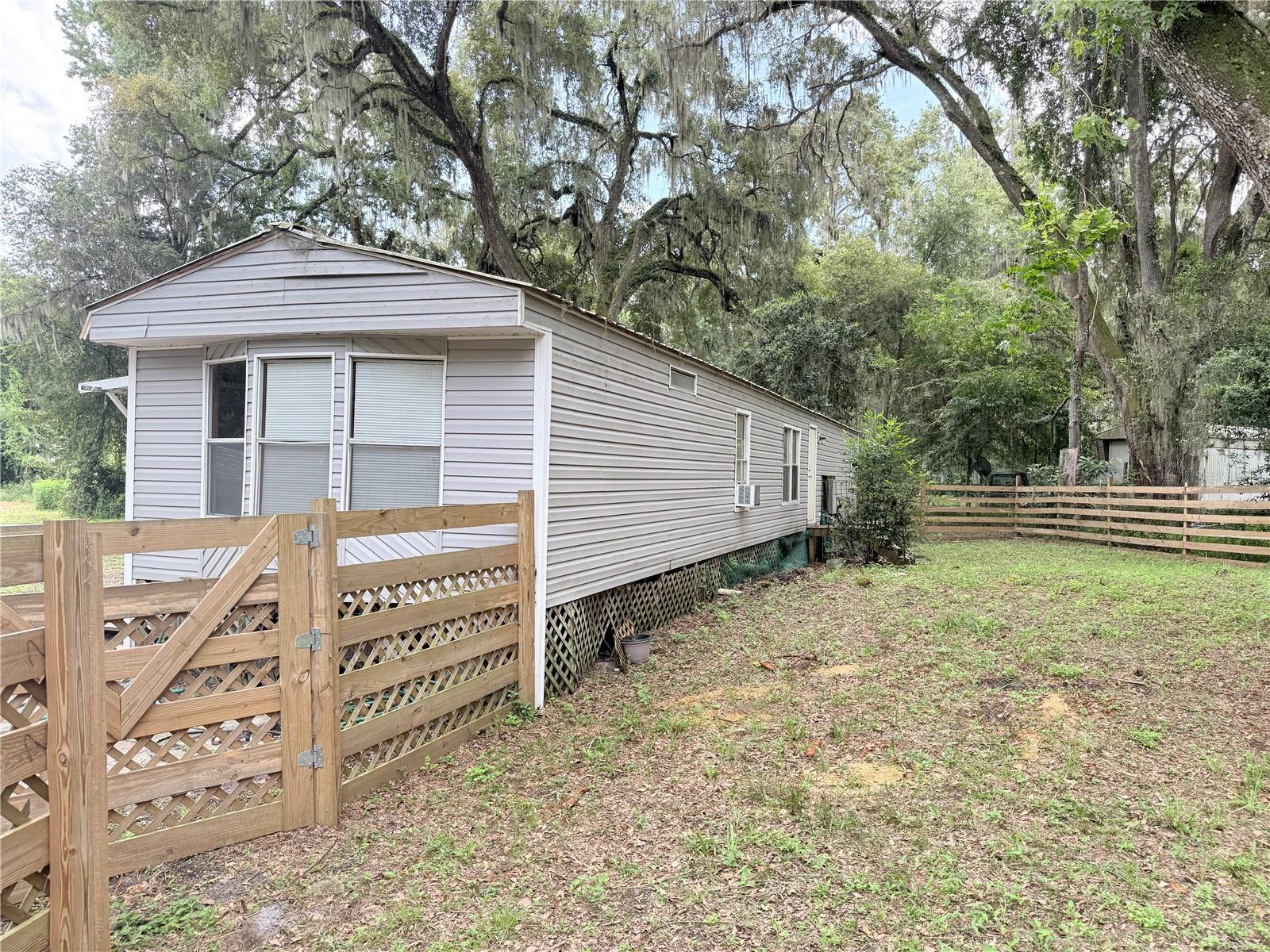 5th image of 1604 County Road 434B, Lake Panasoffkee, FL 33538 | MLS# G5116784