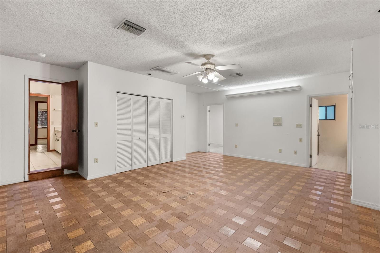 4th image of 3889 N Lake Orlando Pkwy, Orlando, FL 32808 | MLS# O6435704