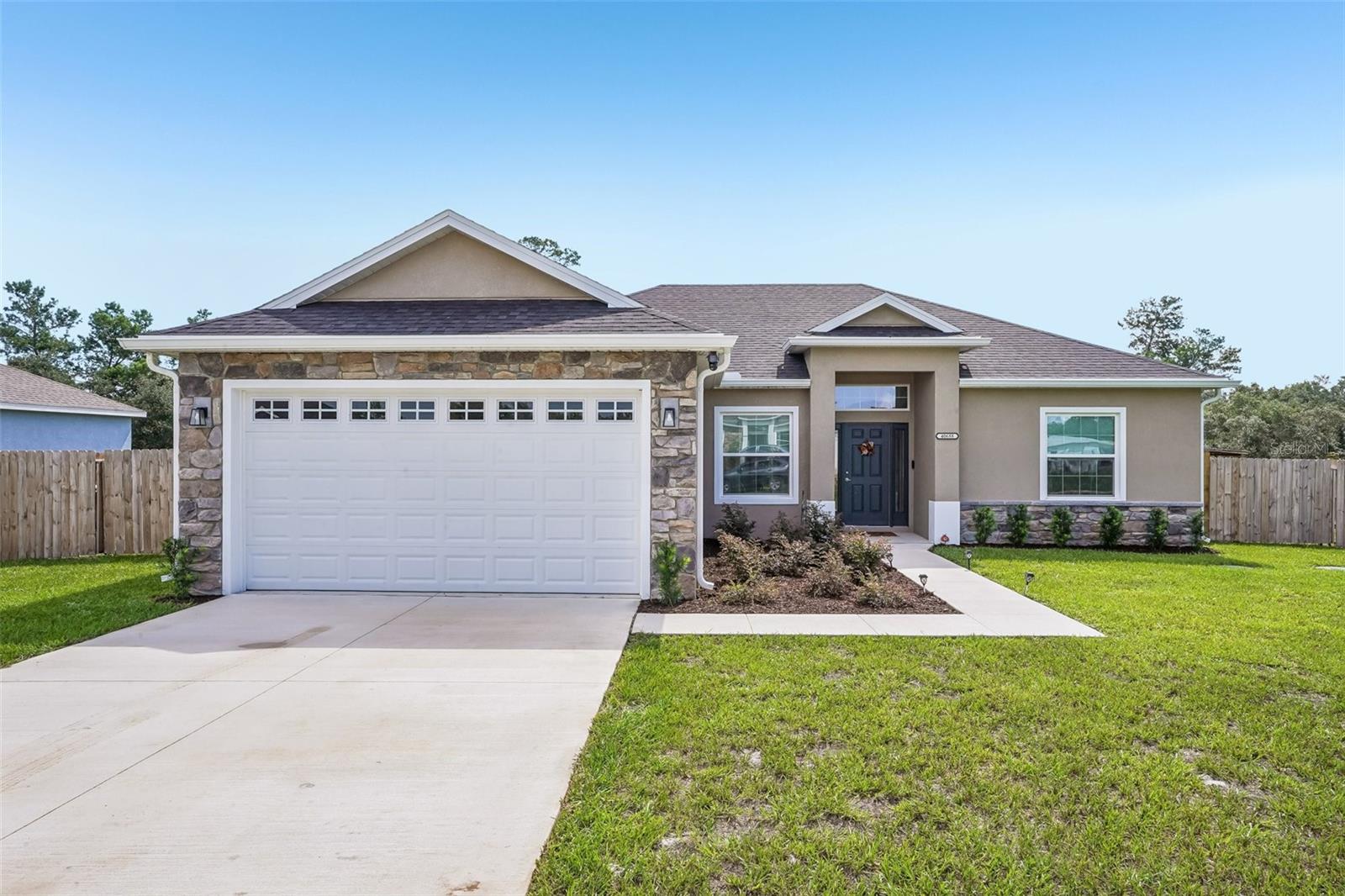 1st image of 40688 E 9th Ave, Umatilla, FL 32784 | MLS# G5116795