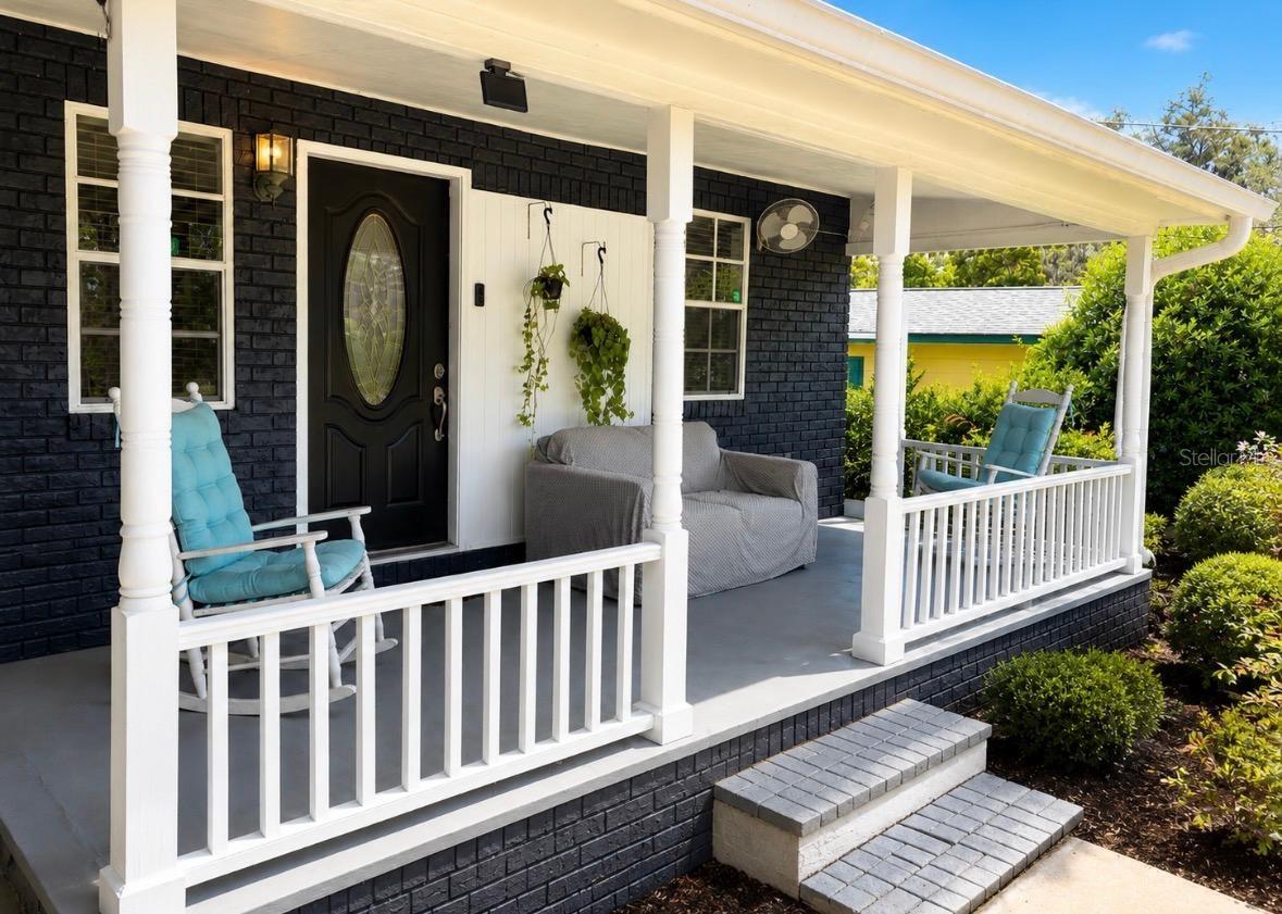 4th image of 11710 North Dr, Tampa, FL 33617 | MLS# TB8541547