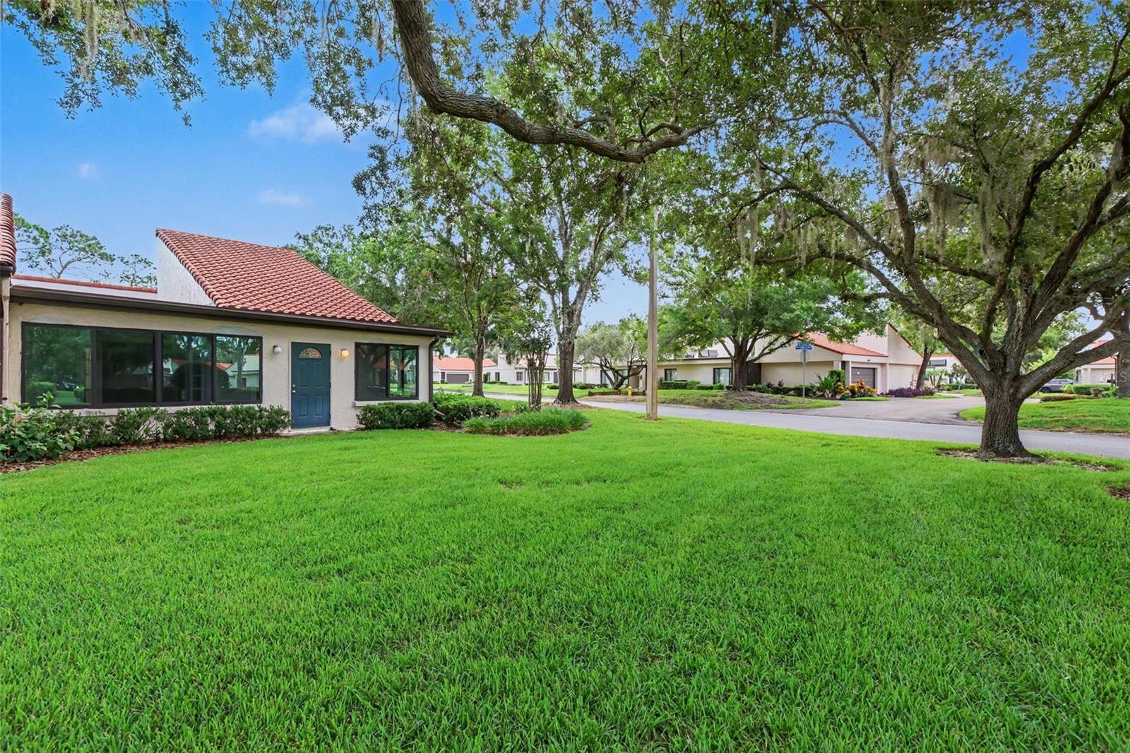 2nd image of 108 Seville Ct N, Plant City, FL 33566 | MLS# O6435887