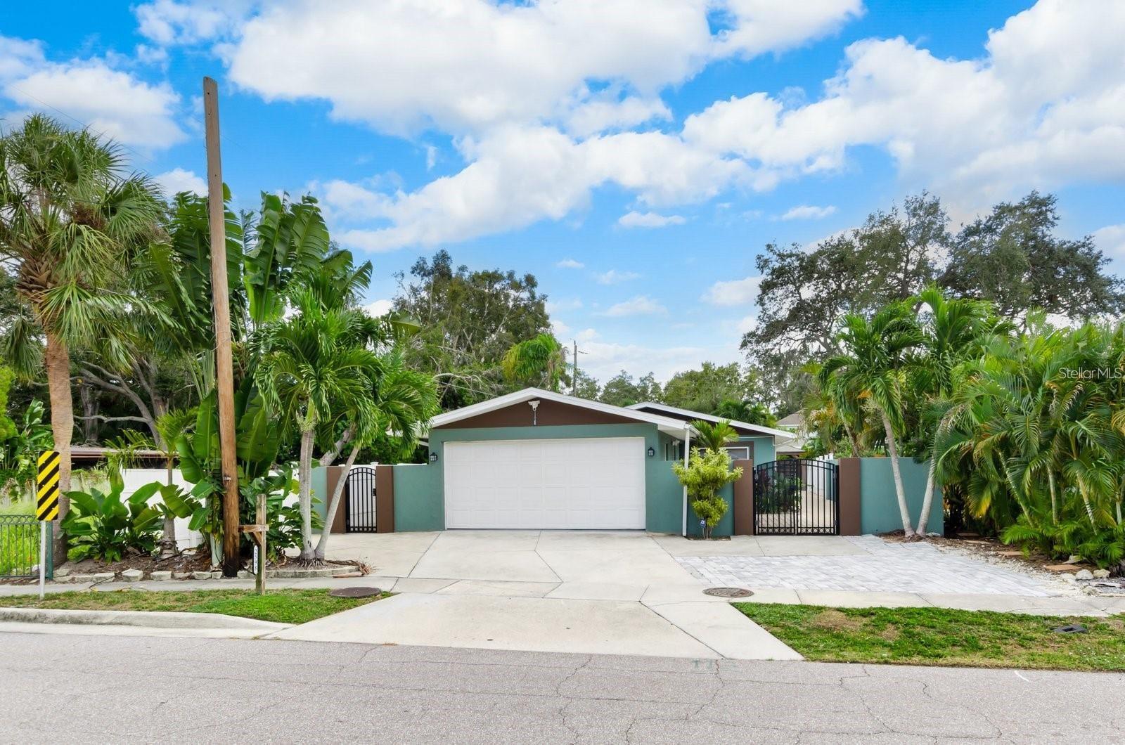1st image of 2598 Wood St, Sarasota, FL 34237 | MLS# A4703821