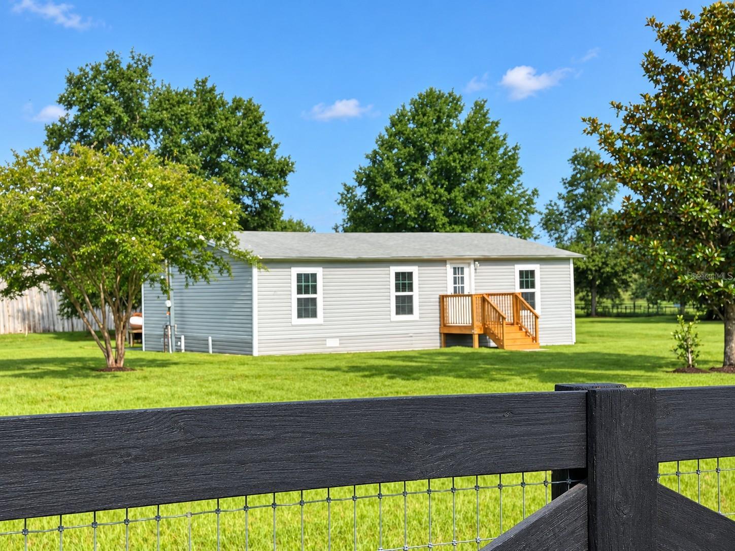 1st image of 13991 Ne 10th St, Williston, FL 32696 | MLS# OM730931
