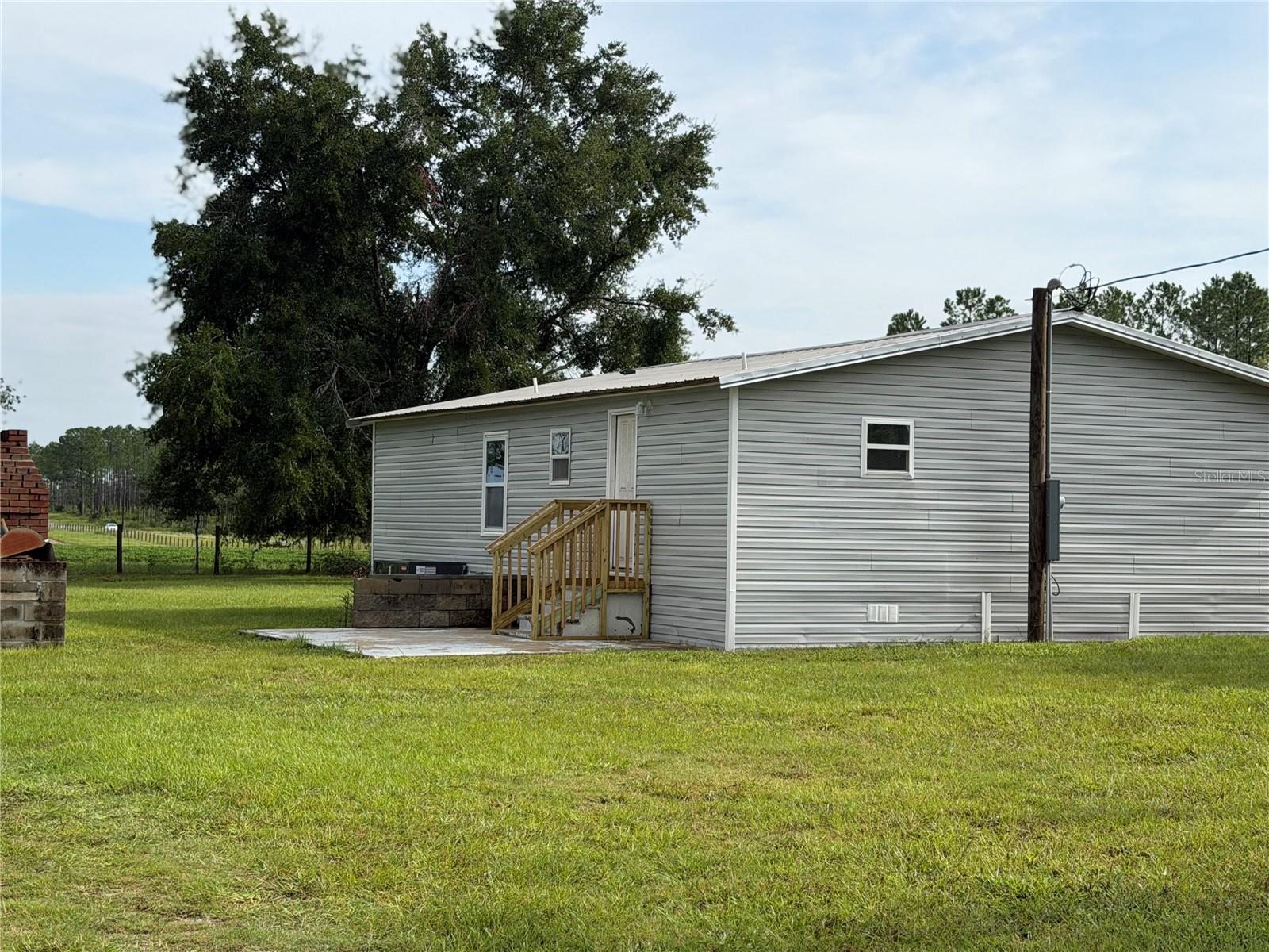 3rd image of 13991 Ne 10Th St, Williston, FL 32696 | MLS# OM730931