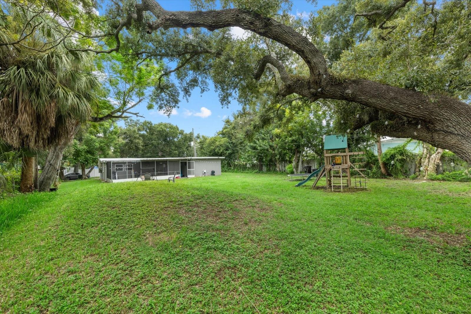 3rd image of 3031 Kirby Ln, Sarasota, FL 34234 | MLS# A4703829