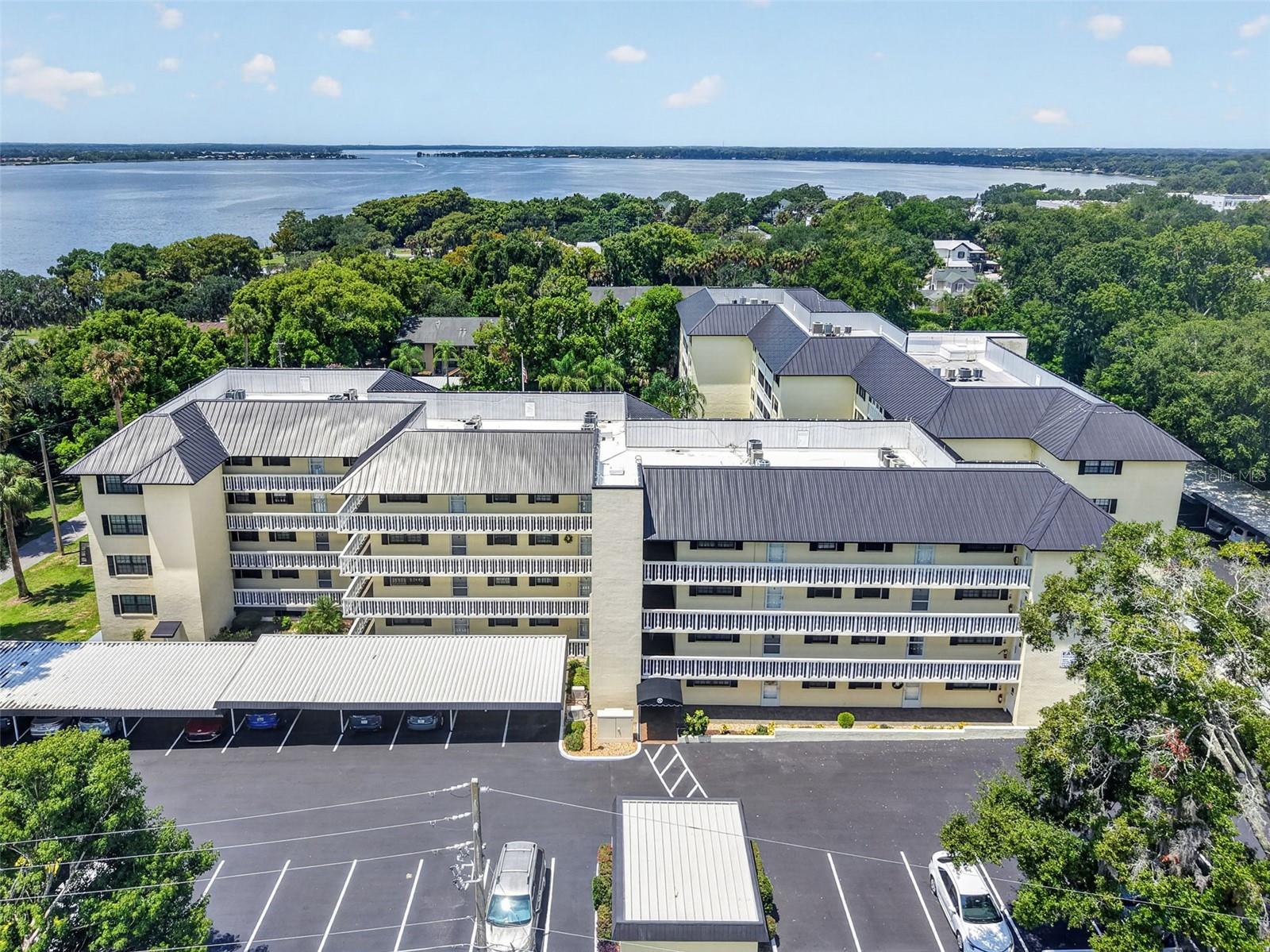 3rd image of 101 N Grandview St #203, Mount Dora, FL 32757 | MLS# G5116869