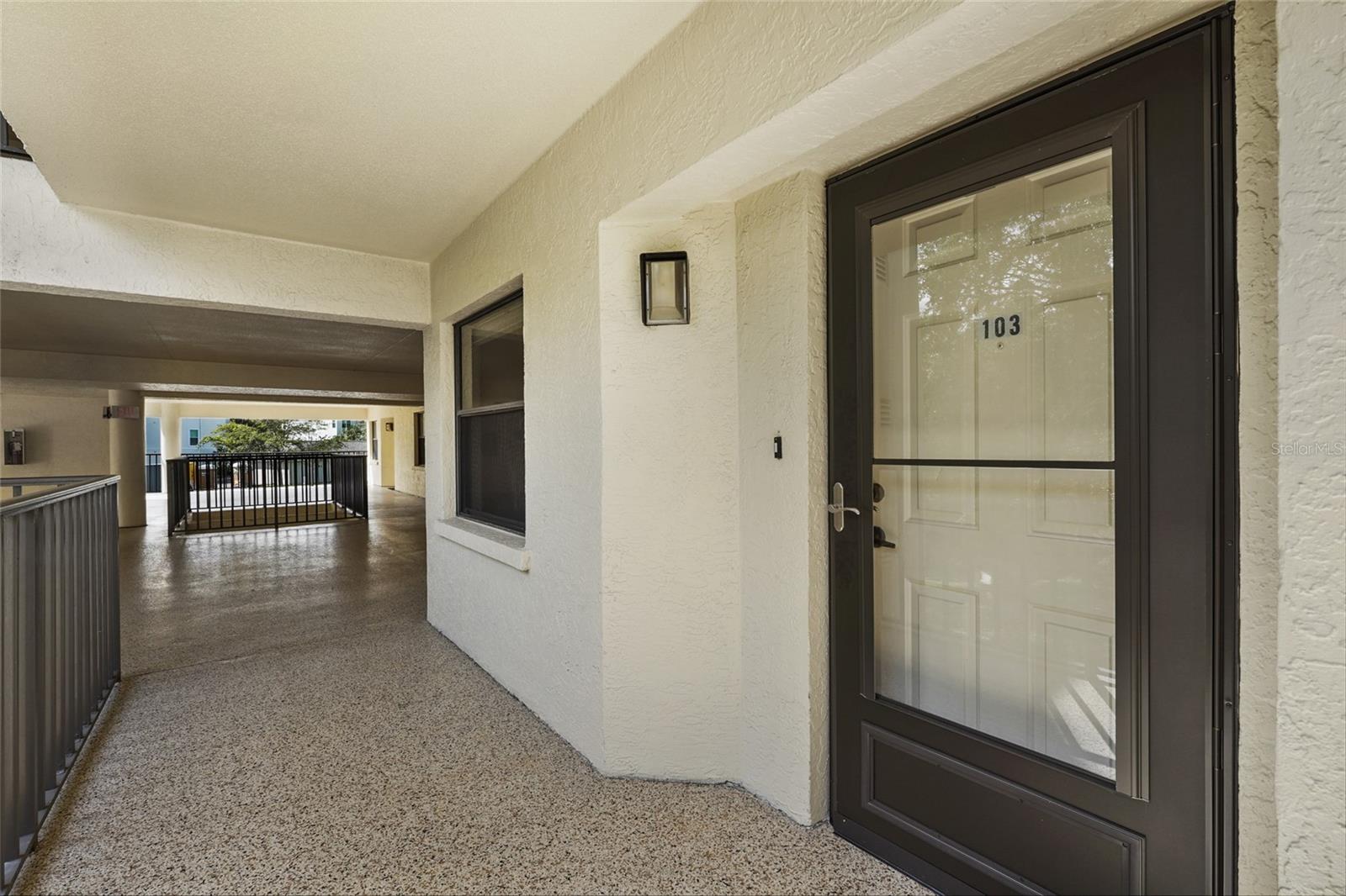 4th image of 204 3Rd St W #103, Bradenton, FL 34205 | MLS# A4703851