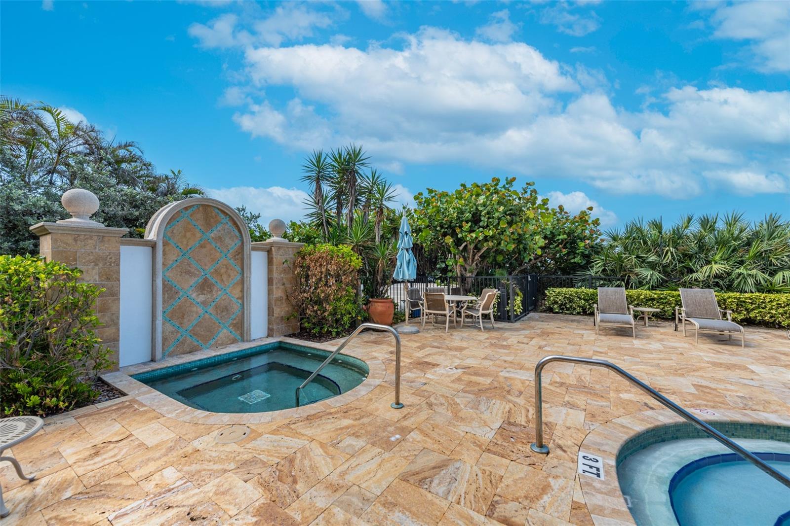 2nd image of 16300 Gulf Blvd, REDINGTON BEACH, FL 33708