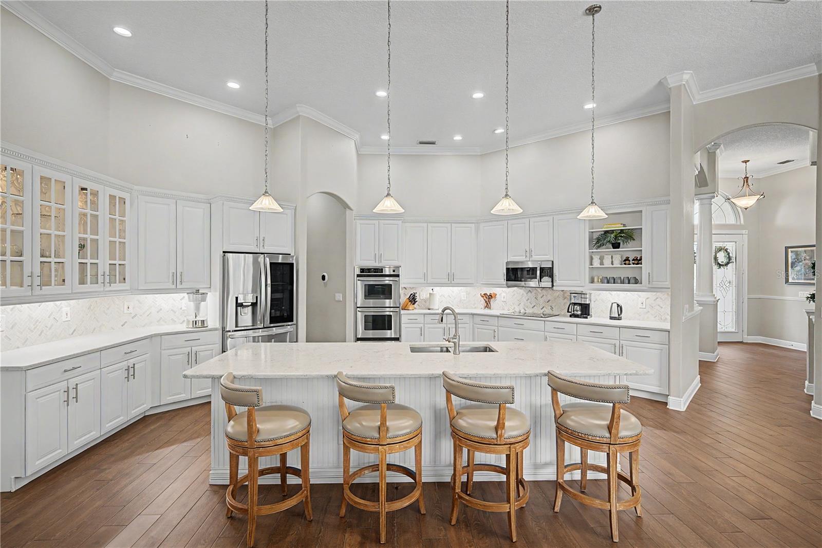 2nd image of 906 Lake Sapphire Ln, Lutz, FL 33548 | MLS# TB8541807